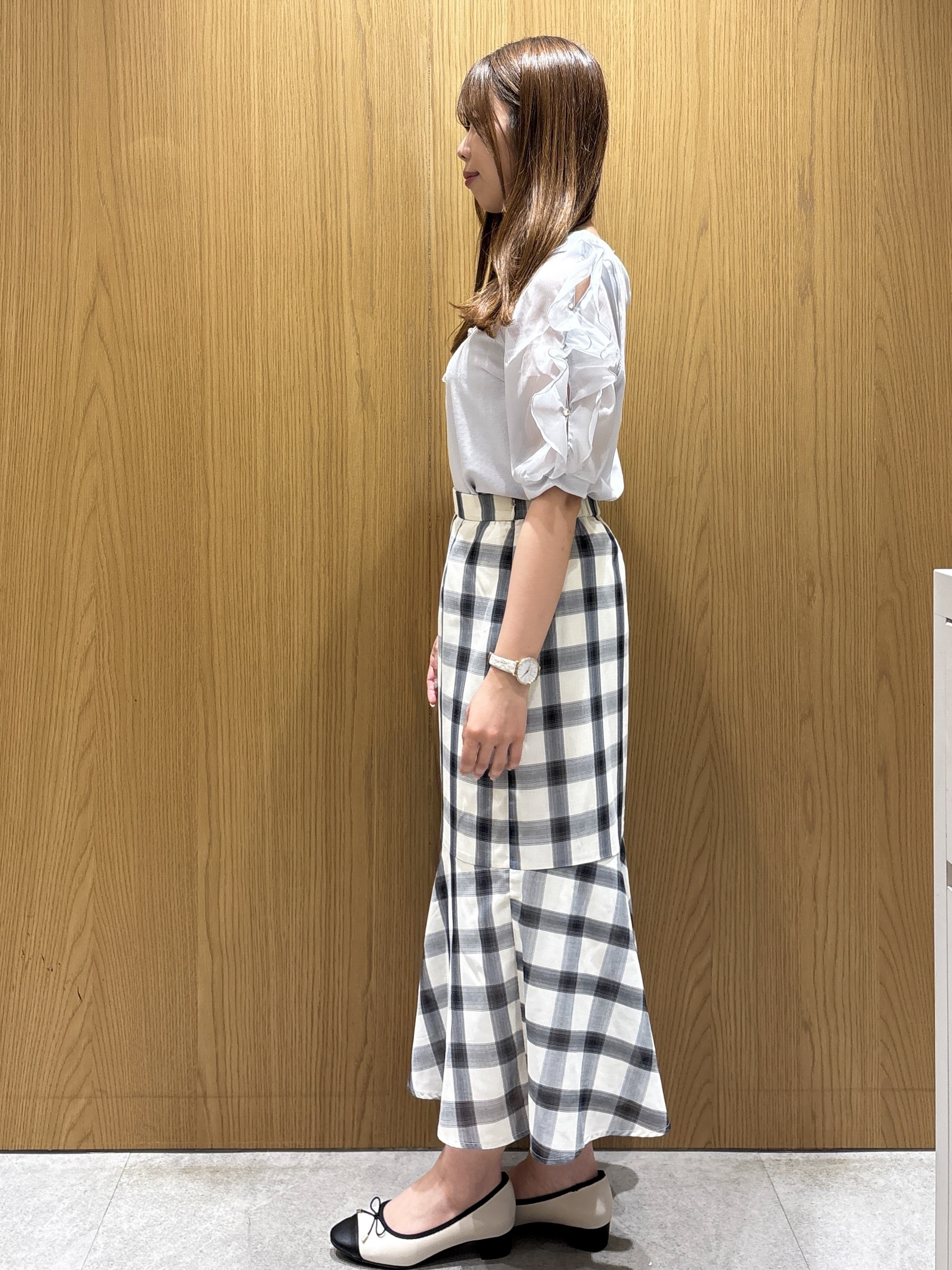 ゆいさんの「index｜【接触冷感／UVケア】オーガンフリルスリットトップス《洗濯機OK》」を使ったコーディネート