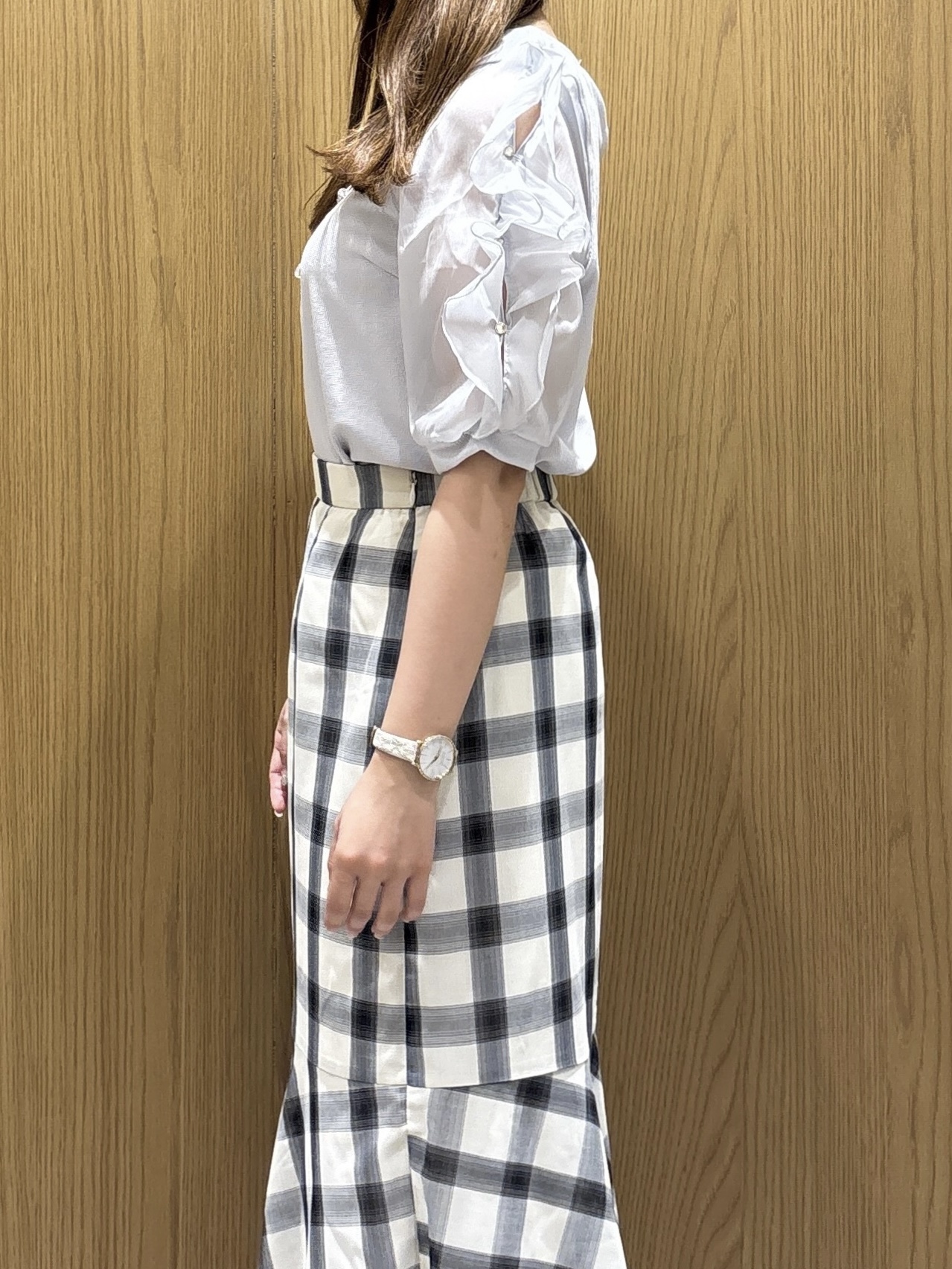 ゆいさんの「index｜【接触冷感／UVケア】オーガンフリルスリットトップス《洗濯機OK》」を使ったコーディネート