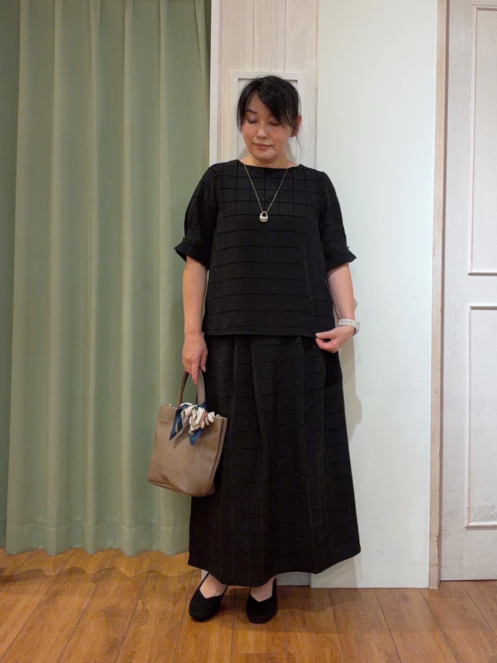 ke-yさんの「SHOO･LA･RUE｜【セットアップ可/S-LL】夏でも感じられる秋気分 モールチェックタックスリーブ ブラウス」を使ったコーディネート