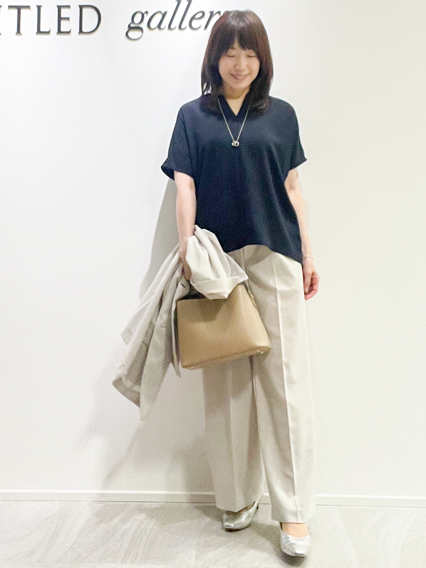 めいさんの「UNTITLED｜【UV/接触冷感/セットアップ可】リラクシーキーVネックブラウス」を使ったコーディネート