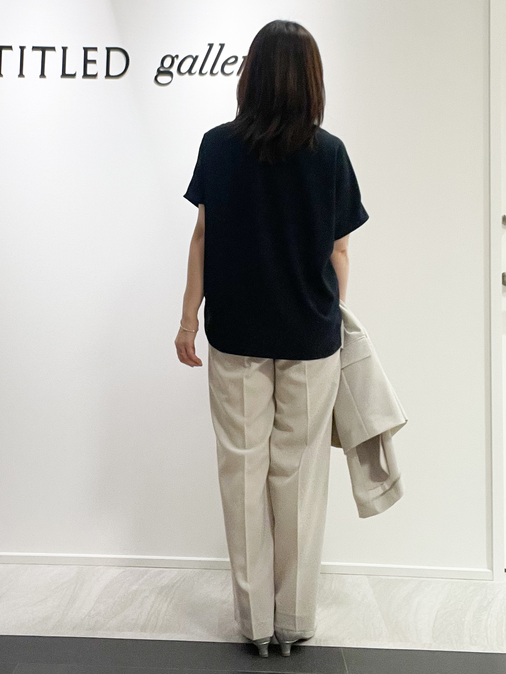 めいさんの「UNTITLED｜【UV/接触冷感/セットアップ可】リラクシーキーVネックブラウス」を使ったコーディネート