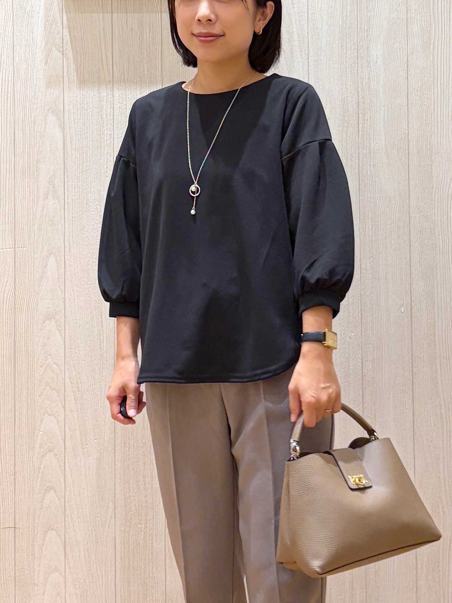 shirayuuuさんの「SHOO･LA･RUE｜【着丈選べる/2点セット】ネックレス付き やわらか8分袖ブラウス」を使ったコーディネート