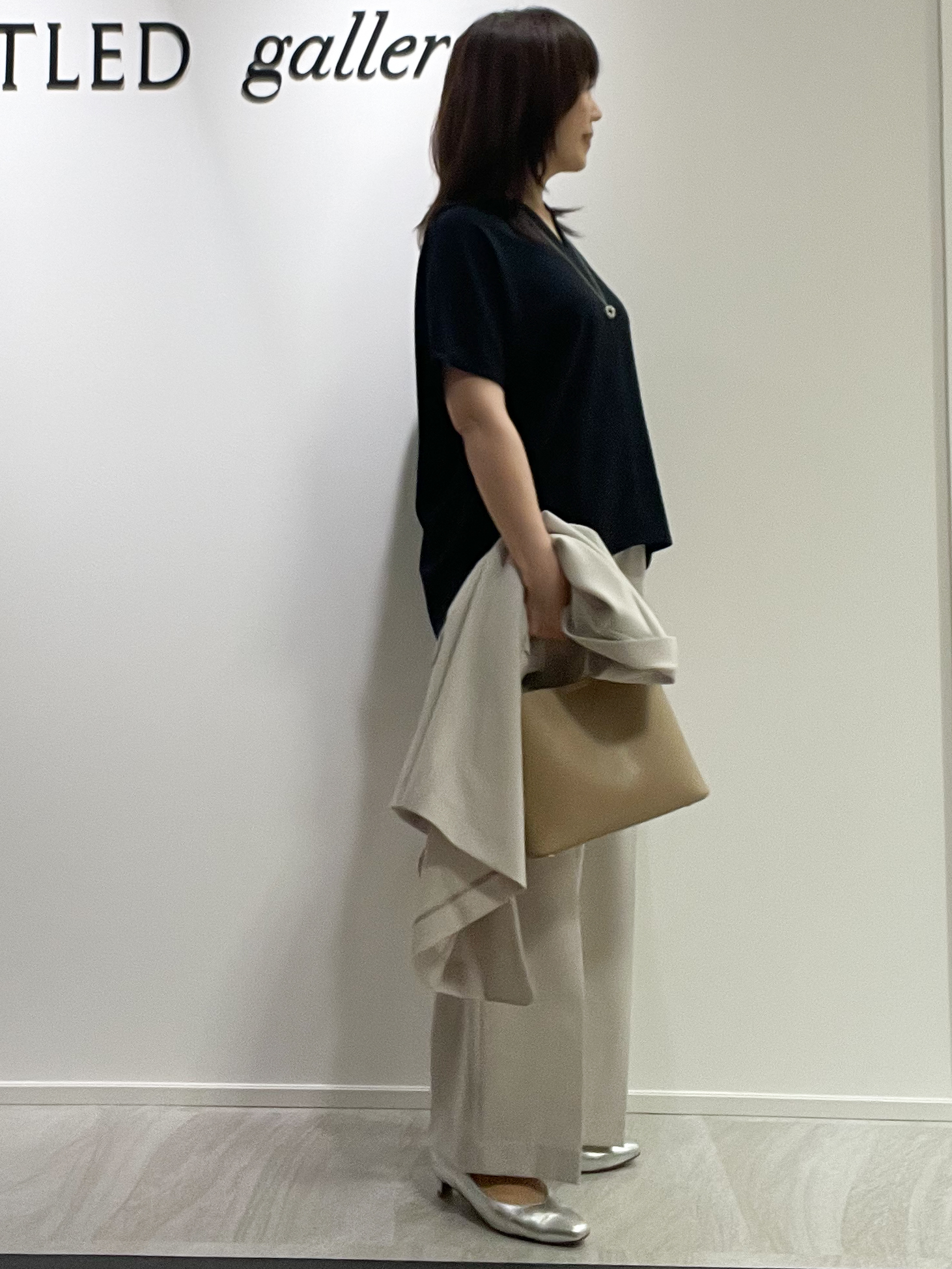 めいさんの「UNTITLED｜【UV/接触冷感/セットアップ可】リラクシーキーVネックブラウス」を使ったコーディネート
