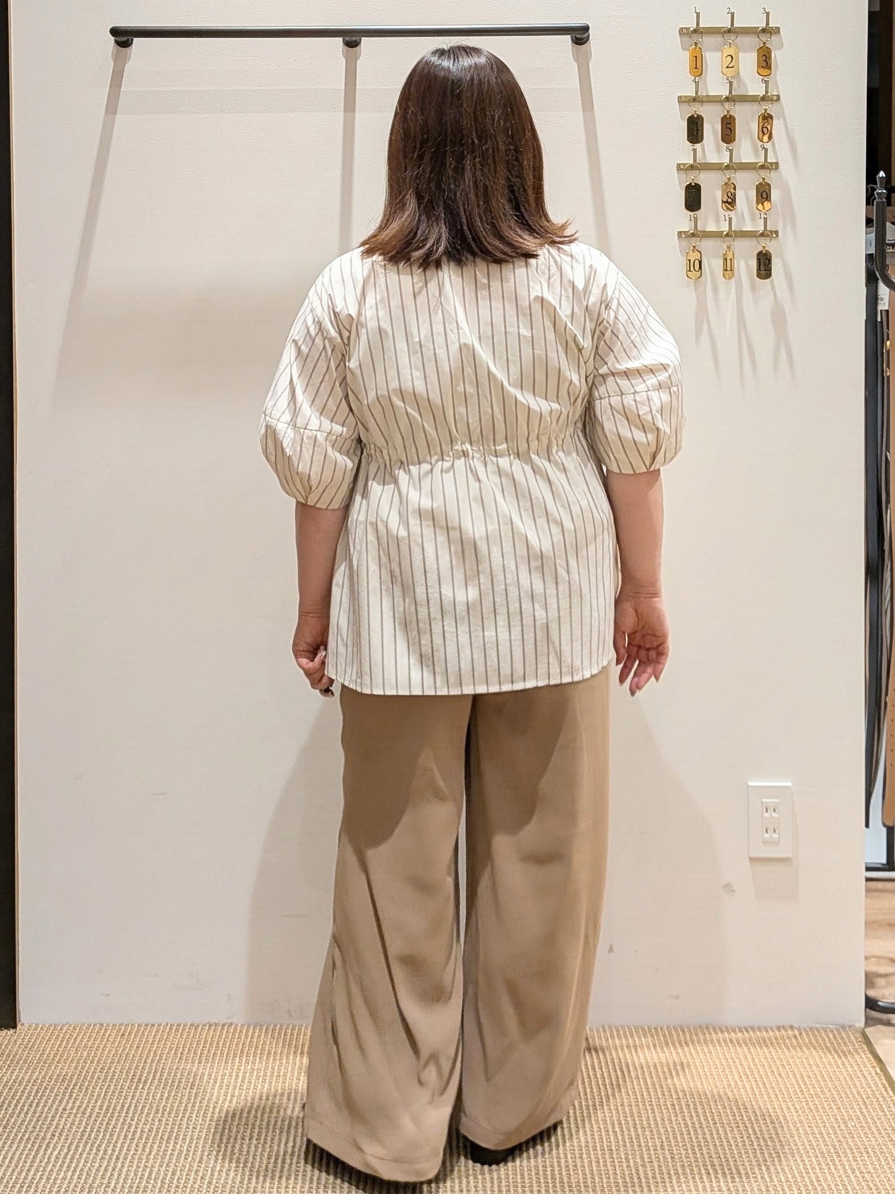 むつみさんの「OPAQUE.CLIP｜ストライプ ペプラムブラウス【洗濯機OK】」を使ったコーディネート