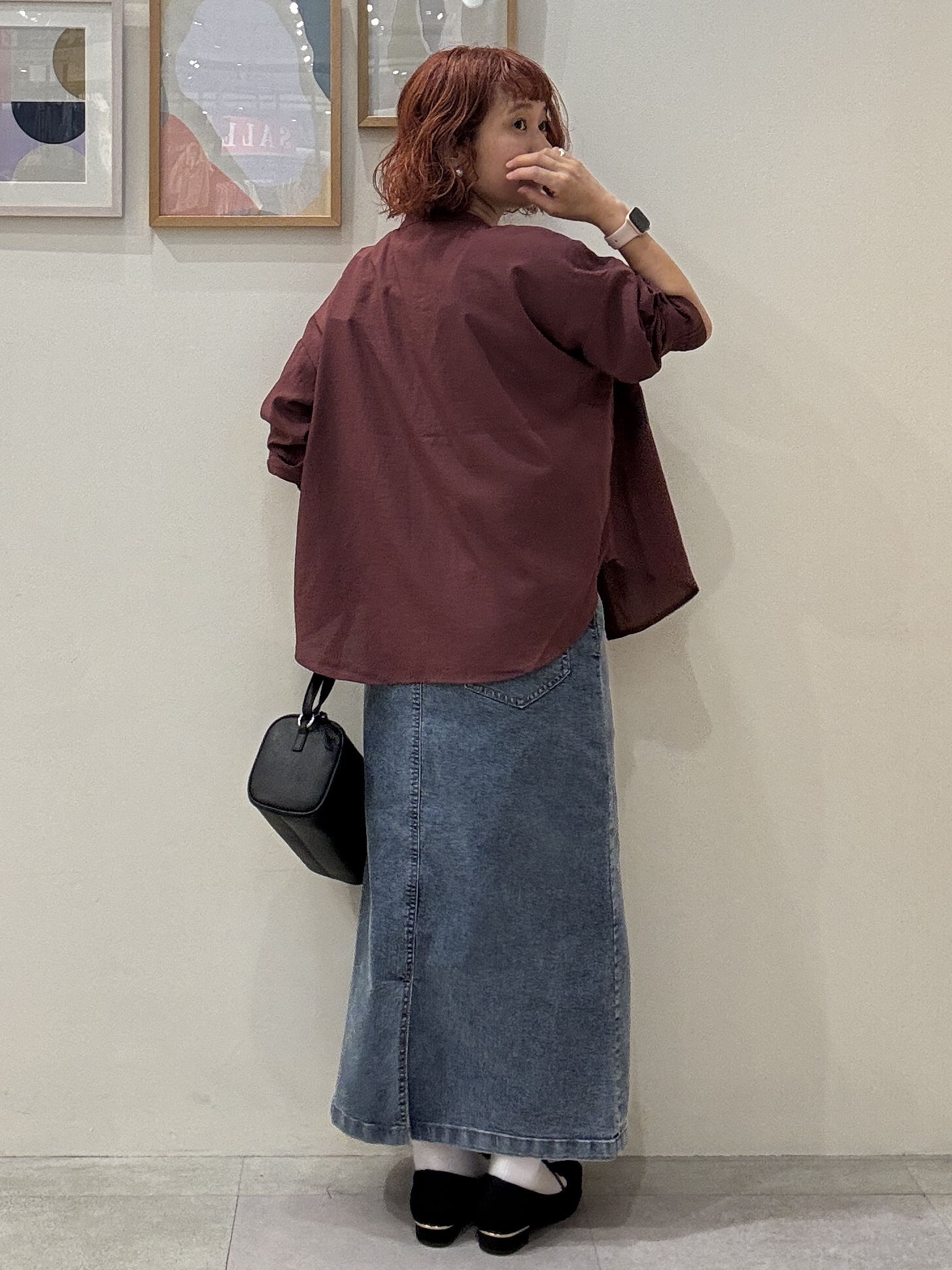 たけぴさんの「SHOO･LA･RUE｜【洗濯後しわになりにくい/S-LL】キーネック金ボタンポケットシャツ」を使ったコーディネート