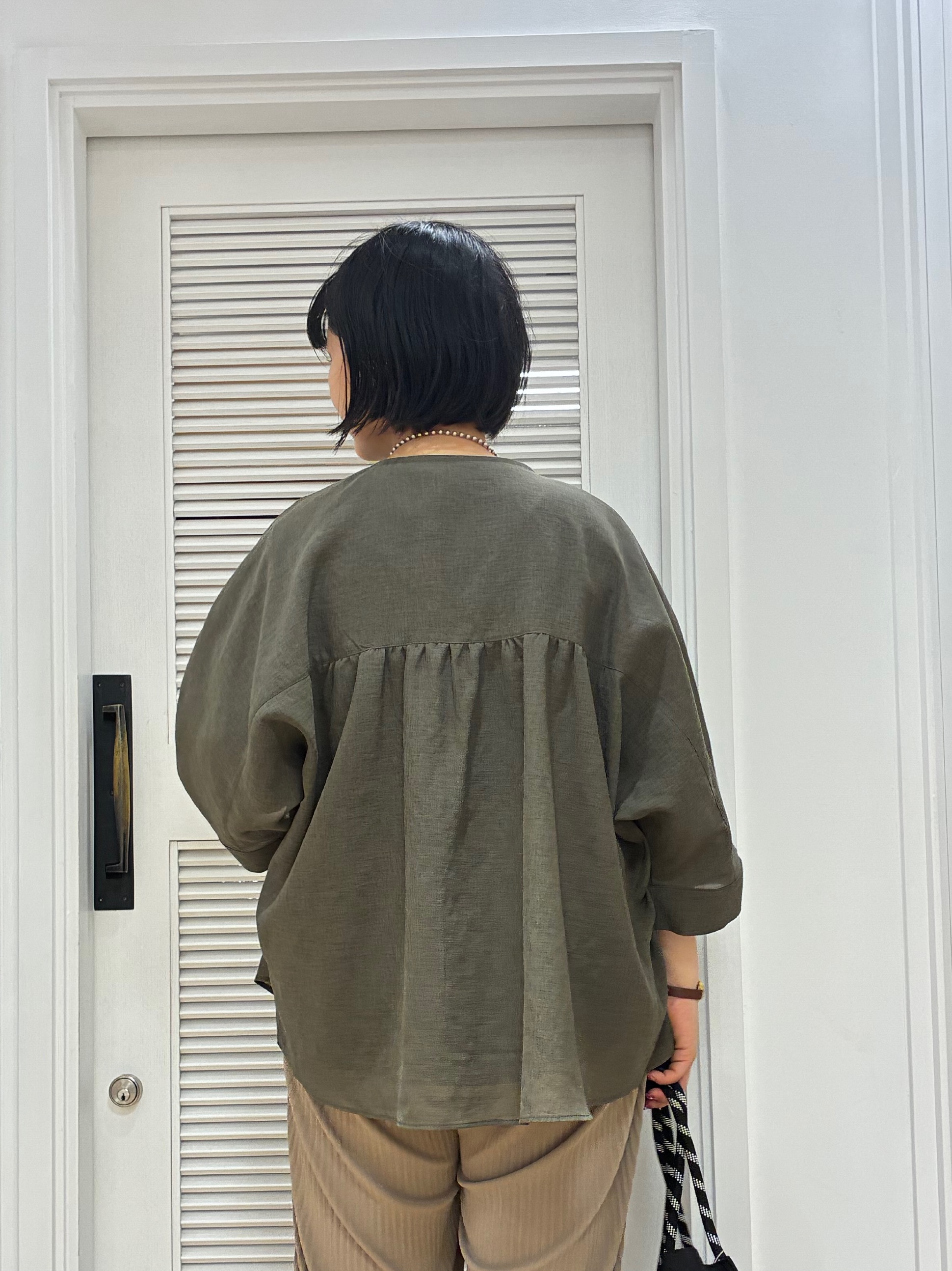 mikaさんの「Dessin｜ドルマンスリーブ シアーシャツブルゾン」を使ったコーディネート