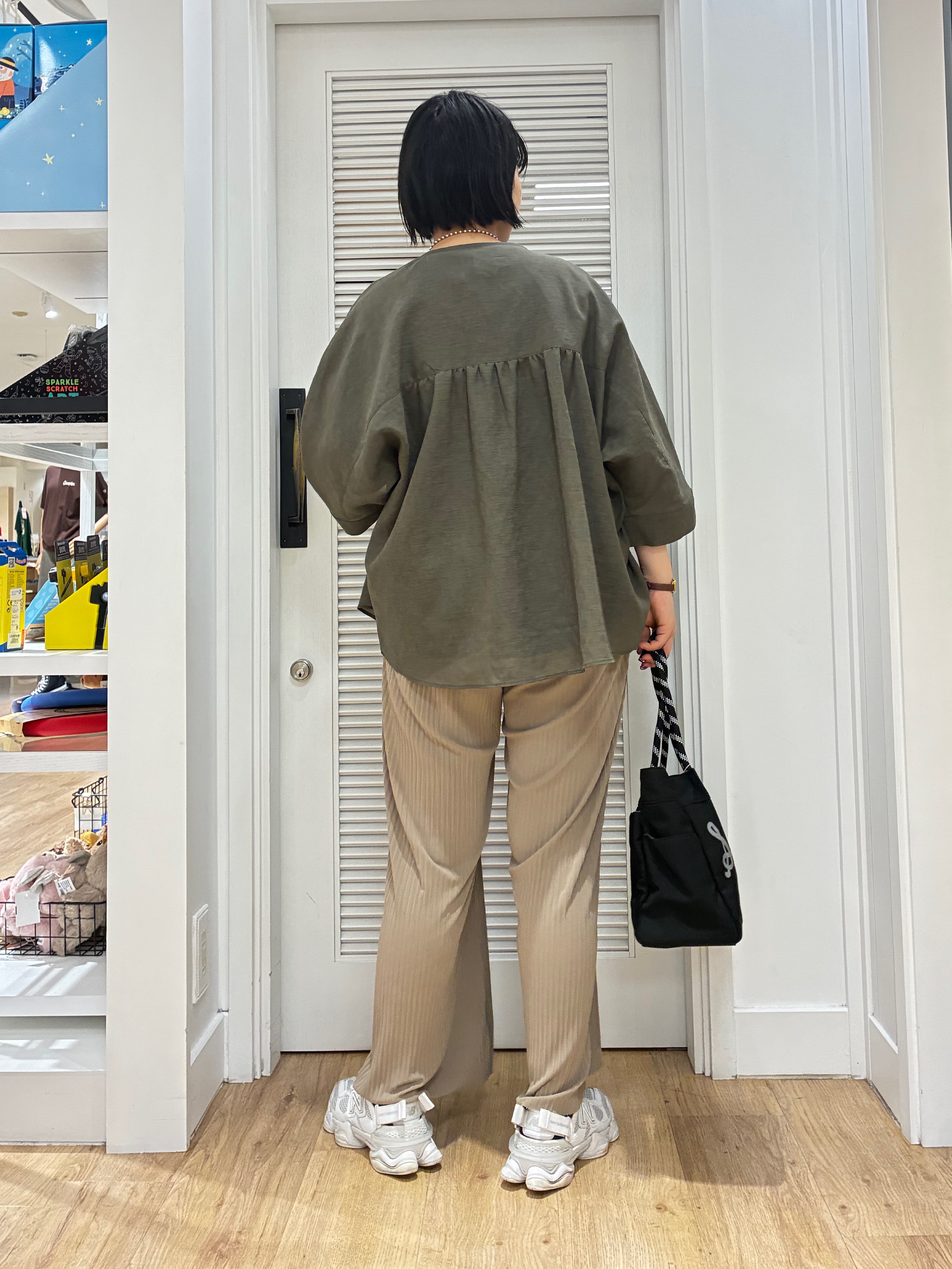 mikaさんの「Dessin｜ドルマンスリーブ シアーシャツブルゾン」を使ったコーディネート