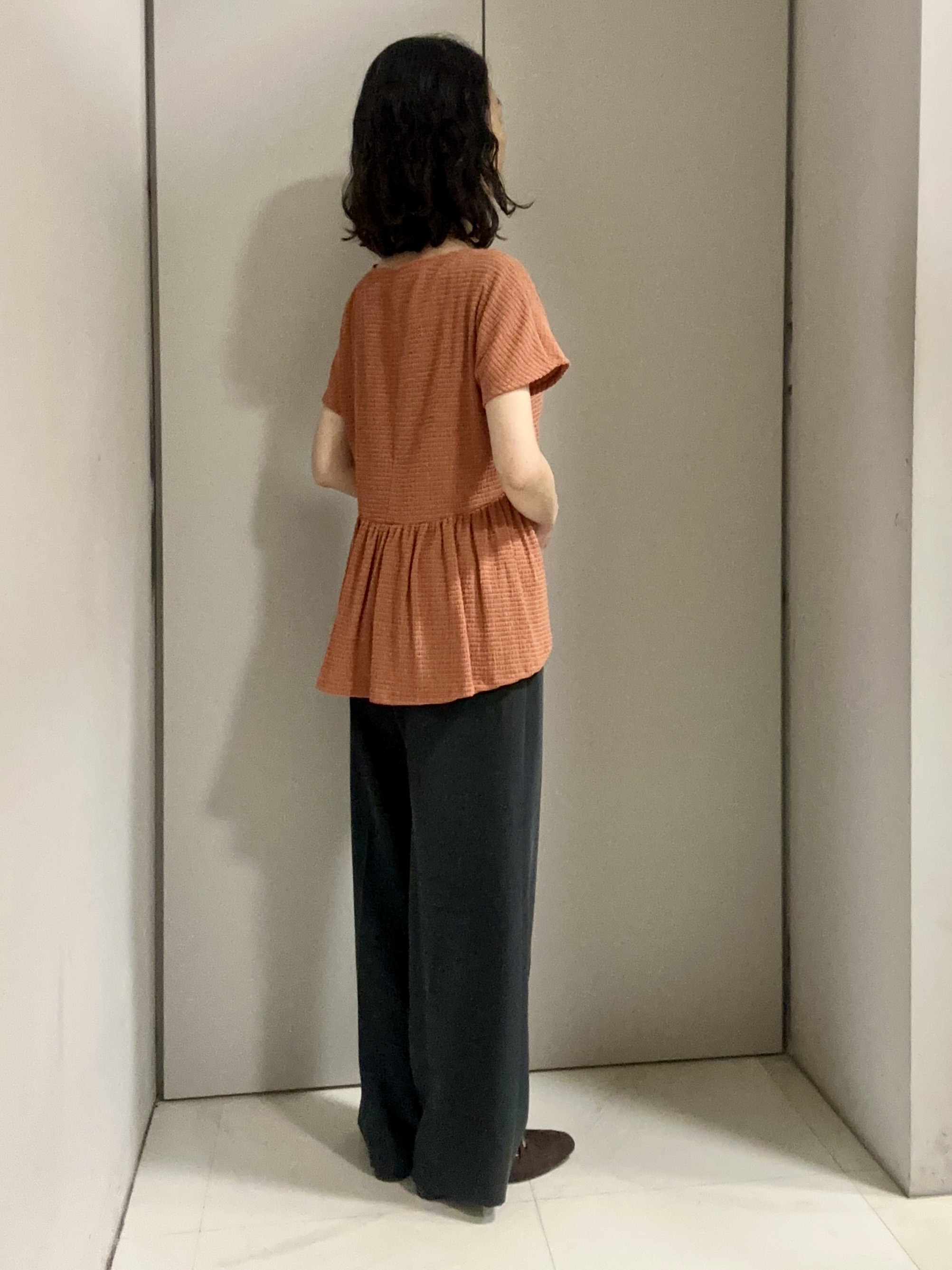 Kouさんの「Reflect｜【腰まわりカバー／手洗い可】ペプラムプルオーバー」を使ったコーディネート