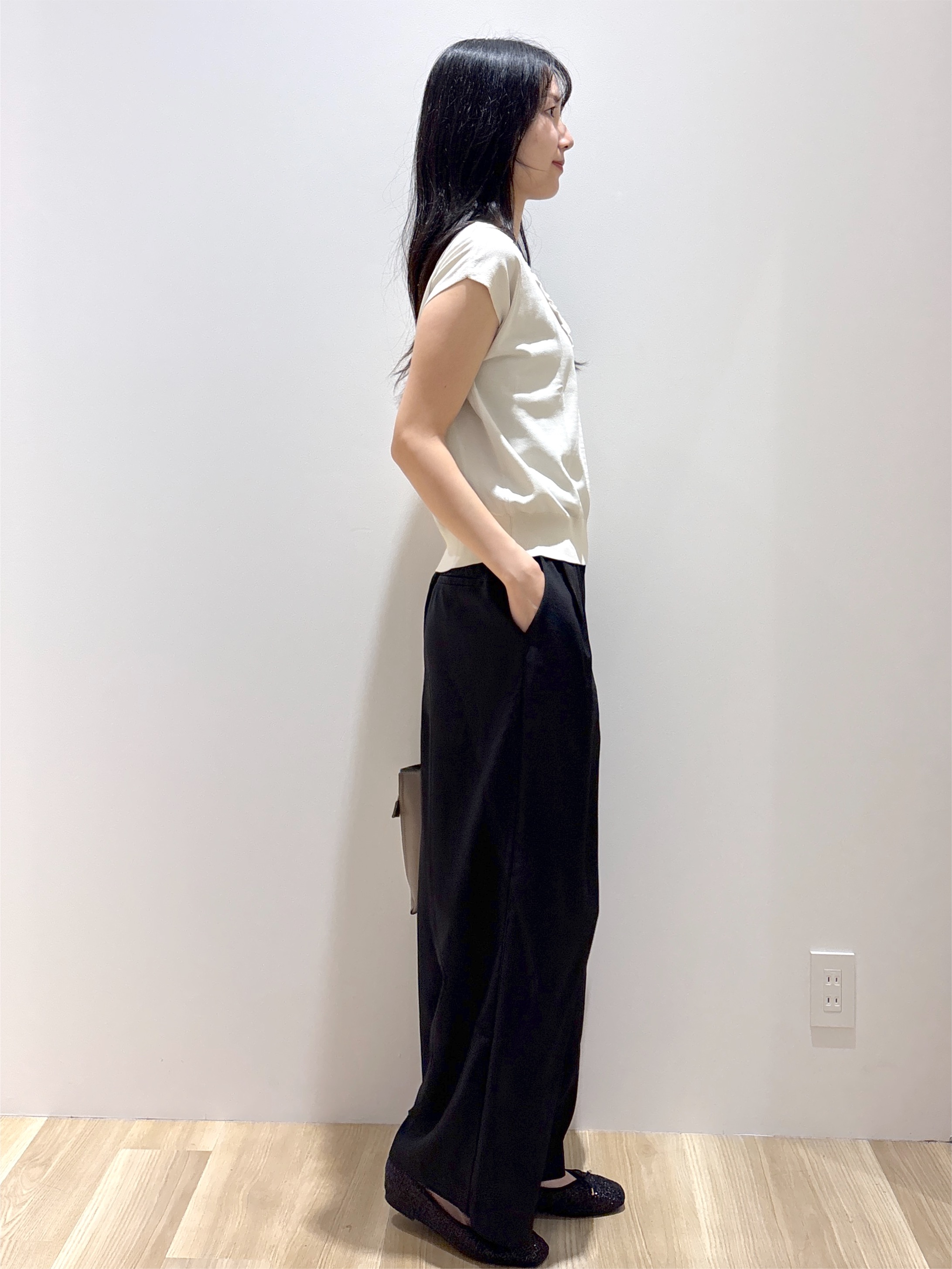 sachikoさんの「OPAQUE.CLIP｜【接触冷感／UV】フリルフレンチスリーブニット《洗濯機OK》」を使ったコーディネート