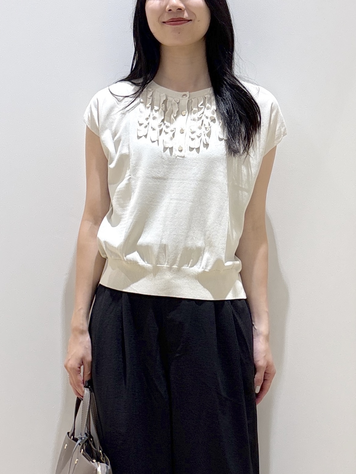 sachikoさんの「OPAQUE.CLIP｜【接触冷感／UV】フリルフレンチスリーブニット《洗濯機OK》」を使ったコーディネート