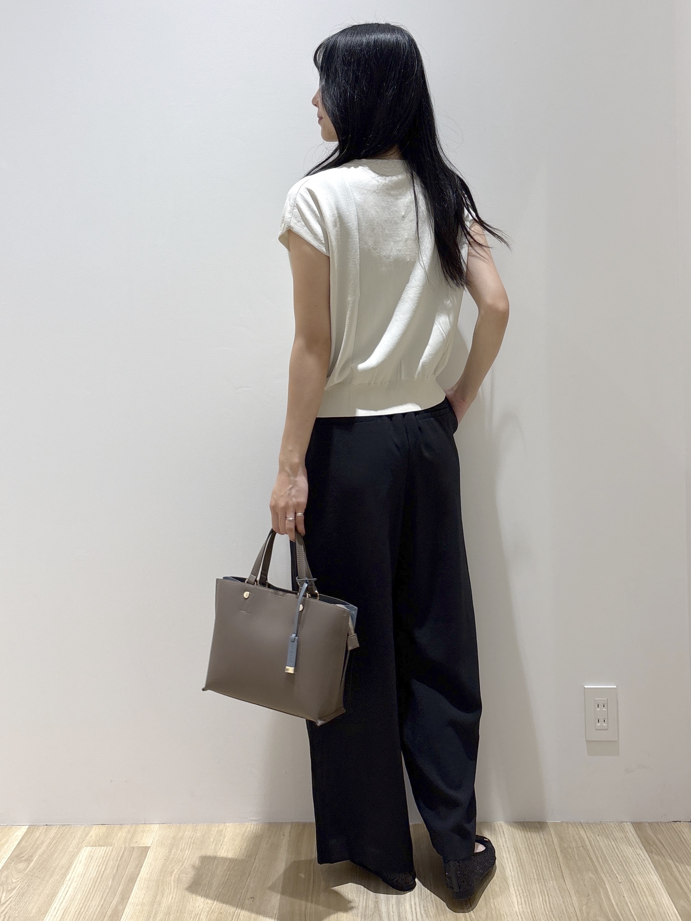 sachikoさんの「OPAQUE.CLIP｜【接触冷感／UV】フリルフレンチスリーブニット《洗濯機OK》」を使ったコーディネート