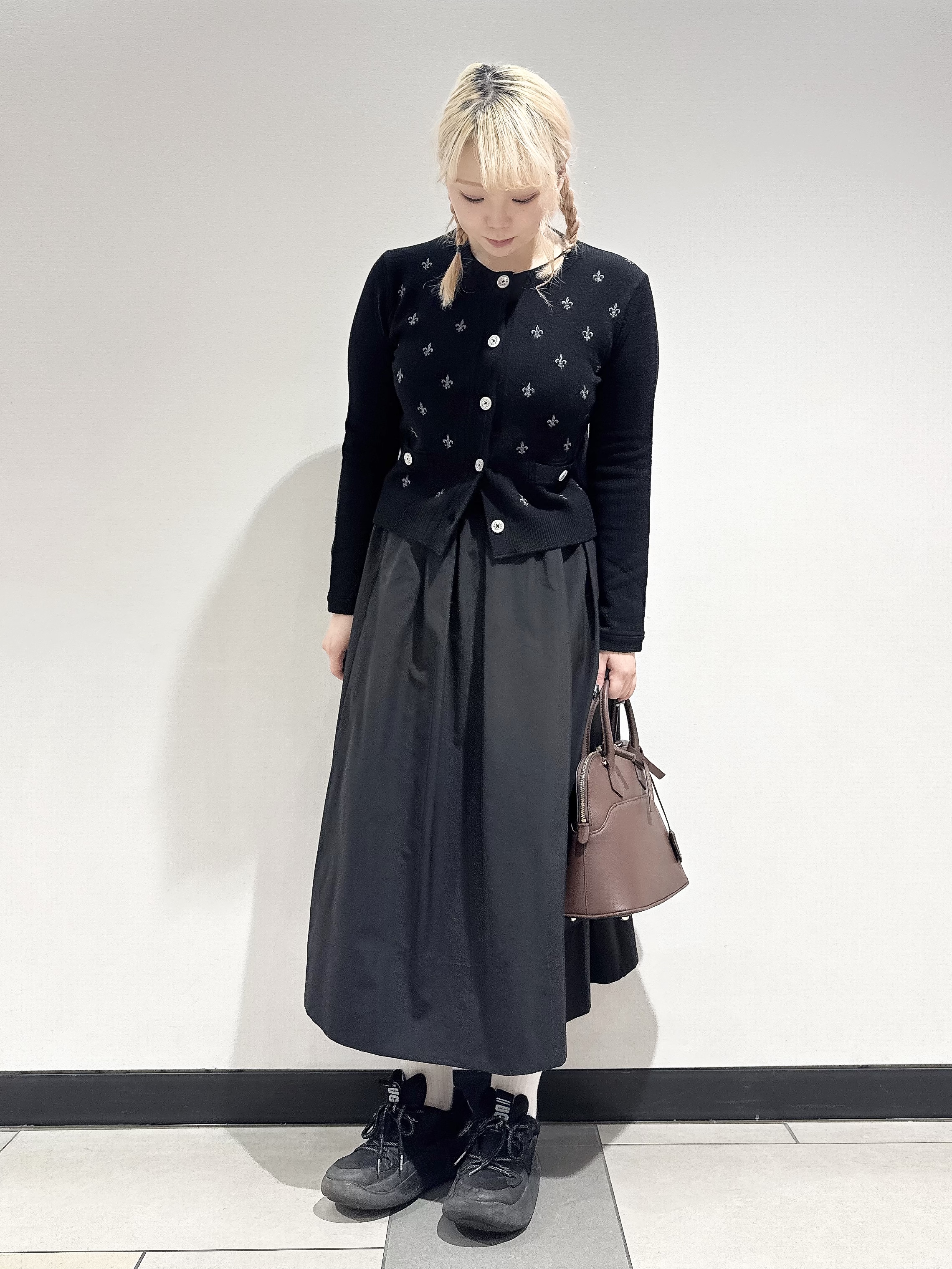 なかもとあきさんの「DRESSTERIOR｜リリークレストカーディガン」を使ったコーディネート