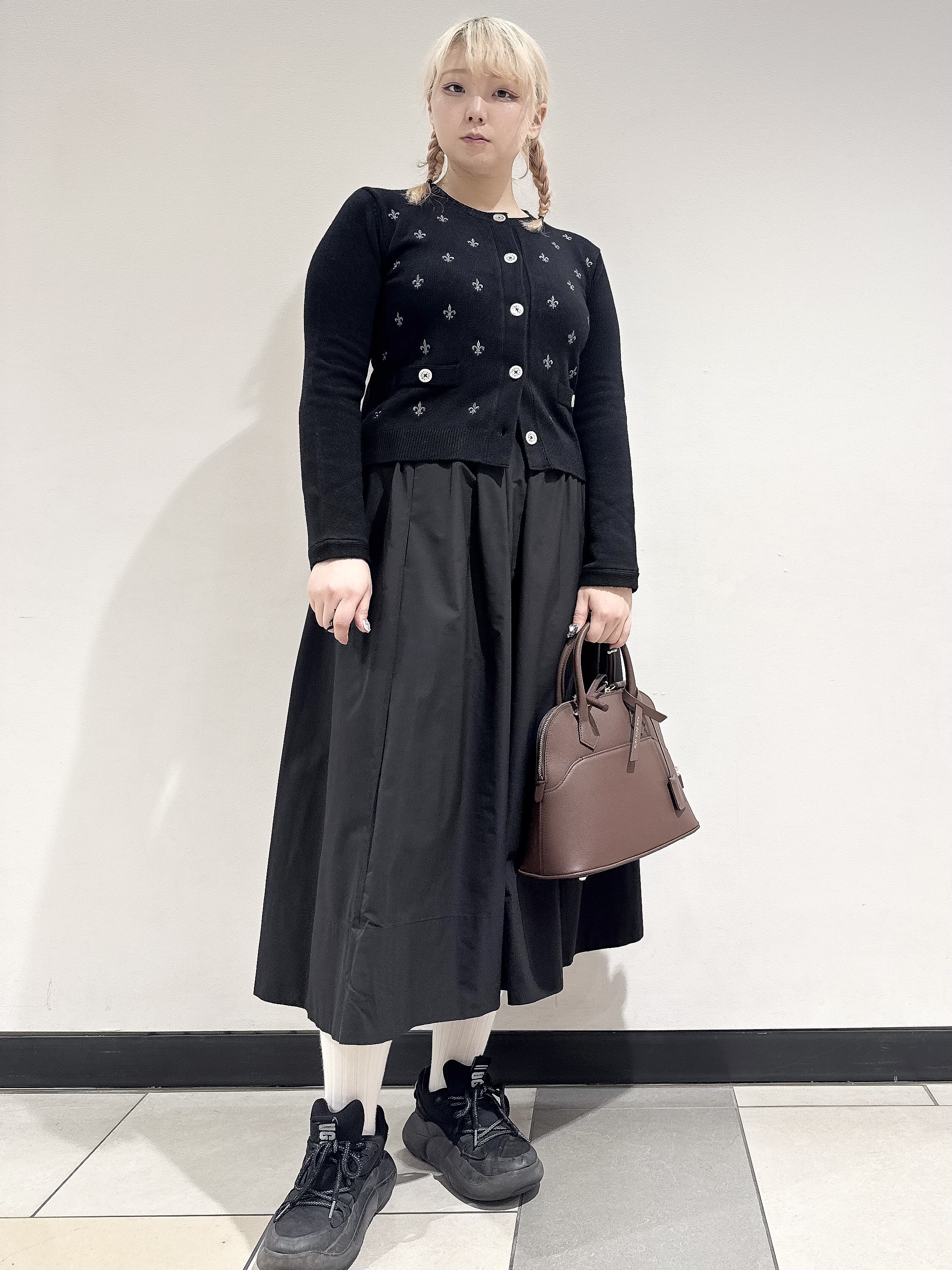 なかもとあきさんの「DRESSTERIOR｜リリークレストカーディガン」を使ったコーディネート