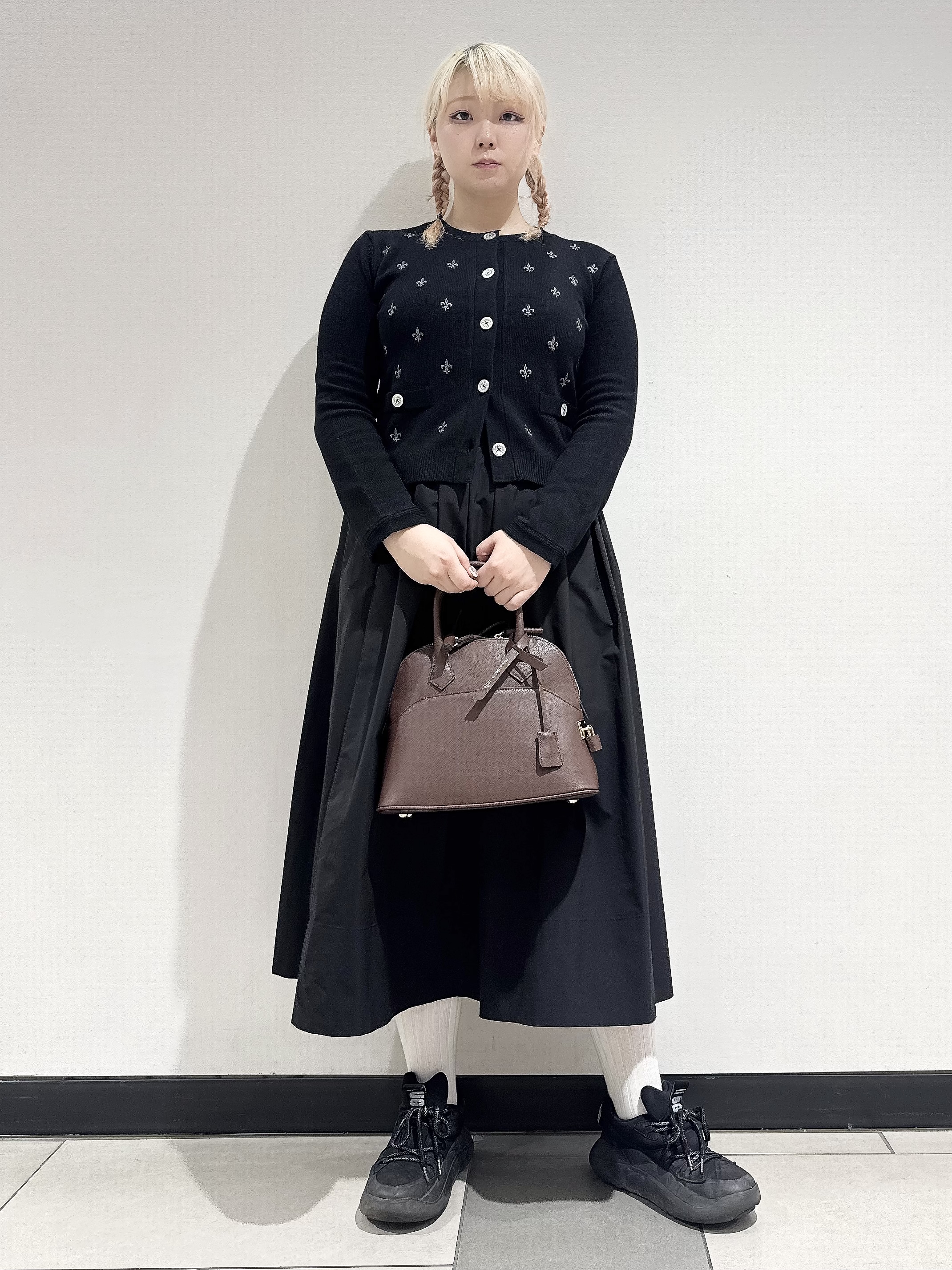 なかもとあきさんの「DRESSTERIOR｜リリークレストカーディガン」を使ったコーディネート