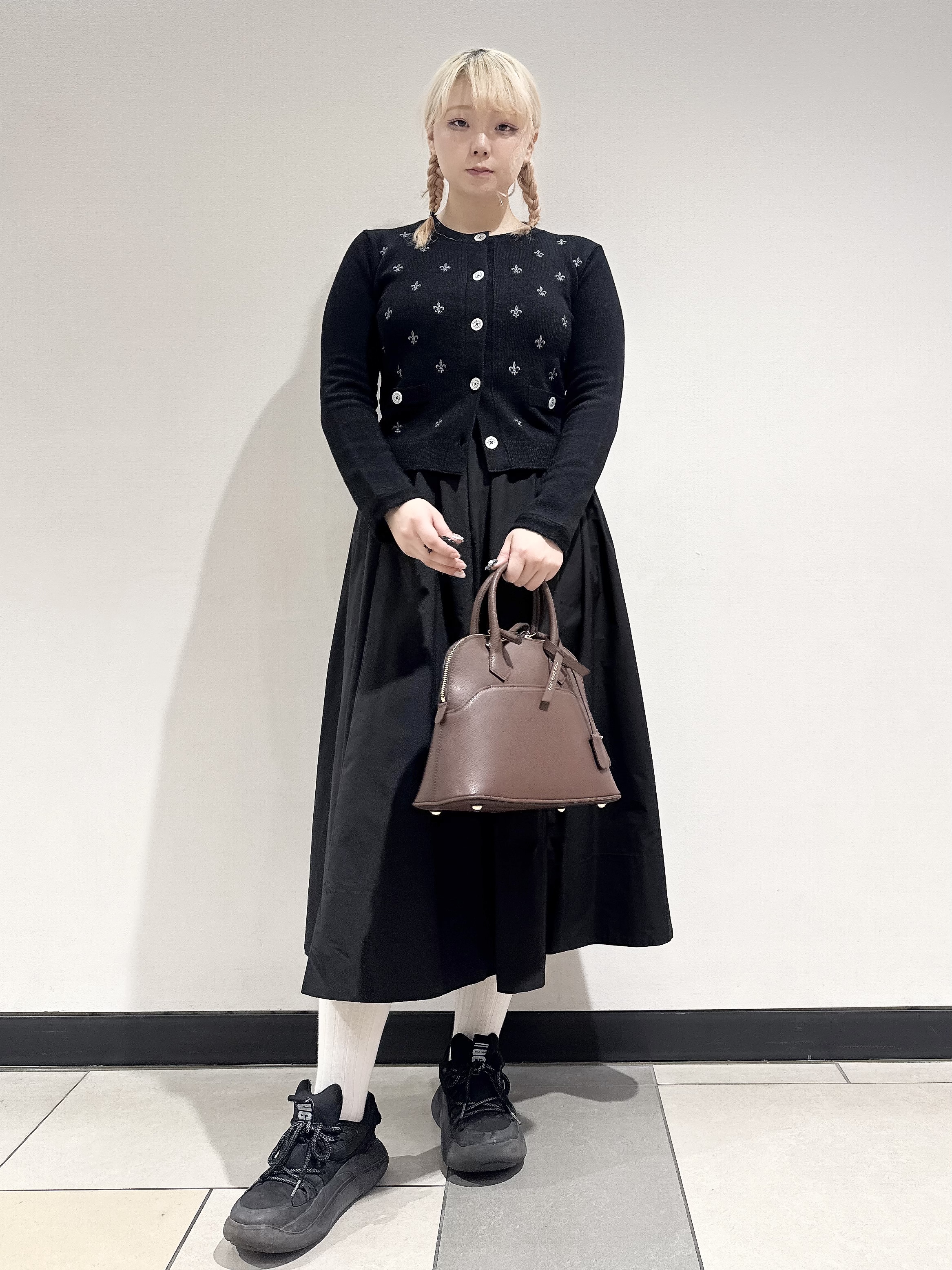 なかもとあきさんの「DRESSTERIOR｜リリークレストカーディガン」を使ったコーディネート
