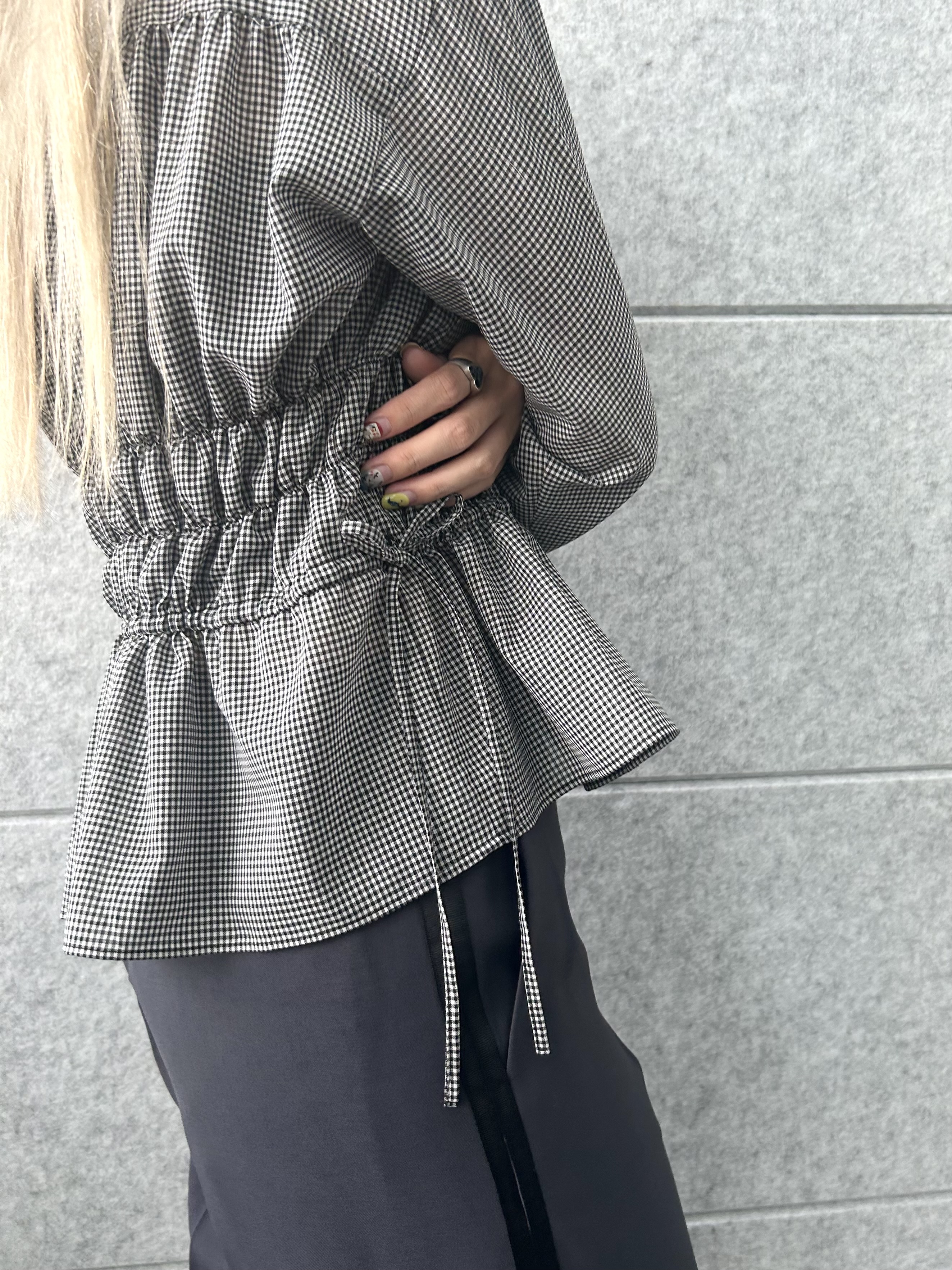honoka Aさんの「CODE A｜light shirred check blouse」を使ったコーディネート