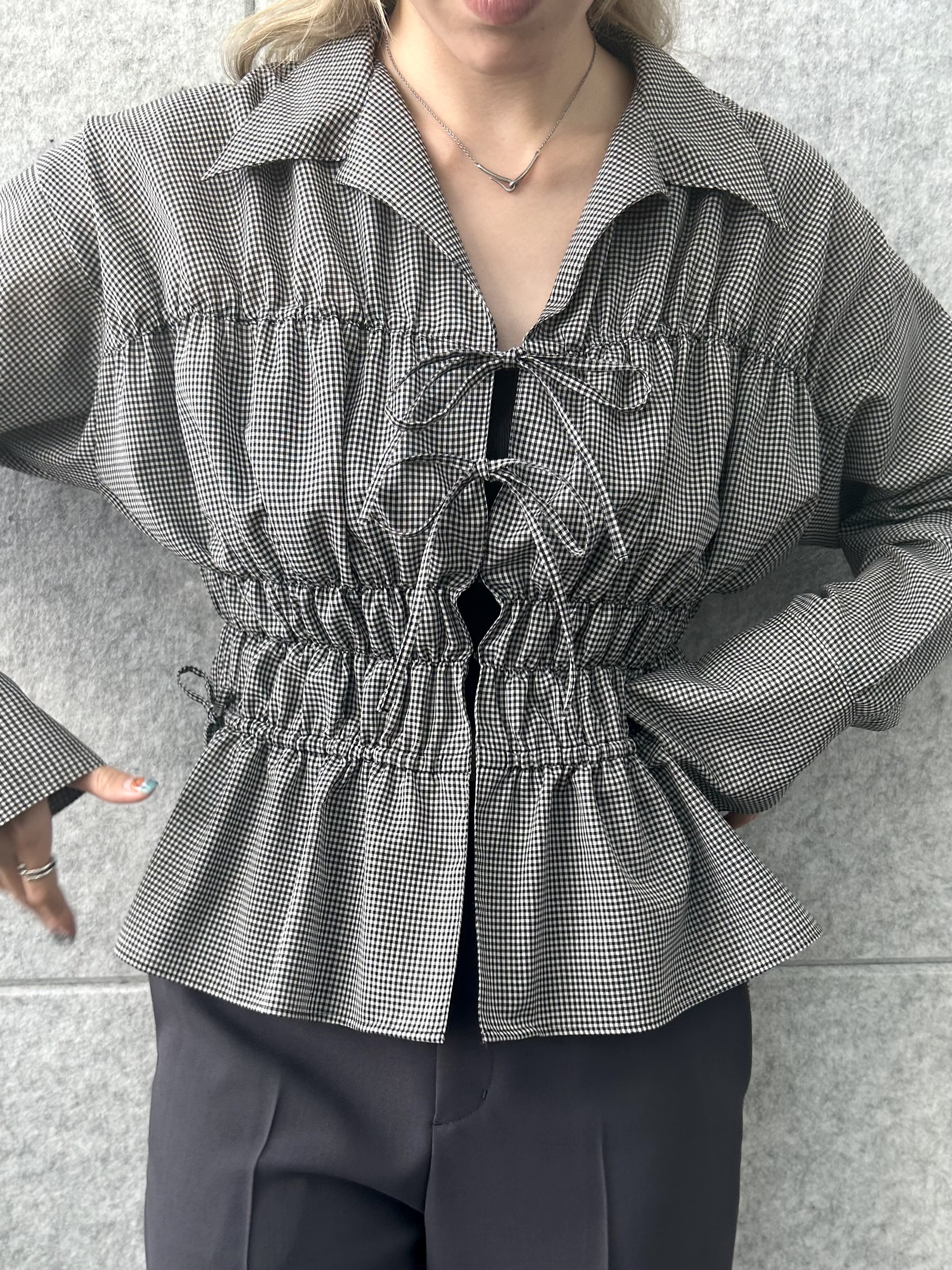 honoka Aさんの「CODE A｜light shirred check blouse」を使ったコーディネート