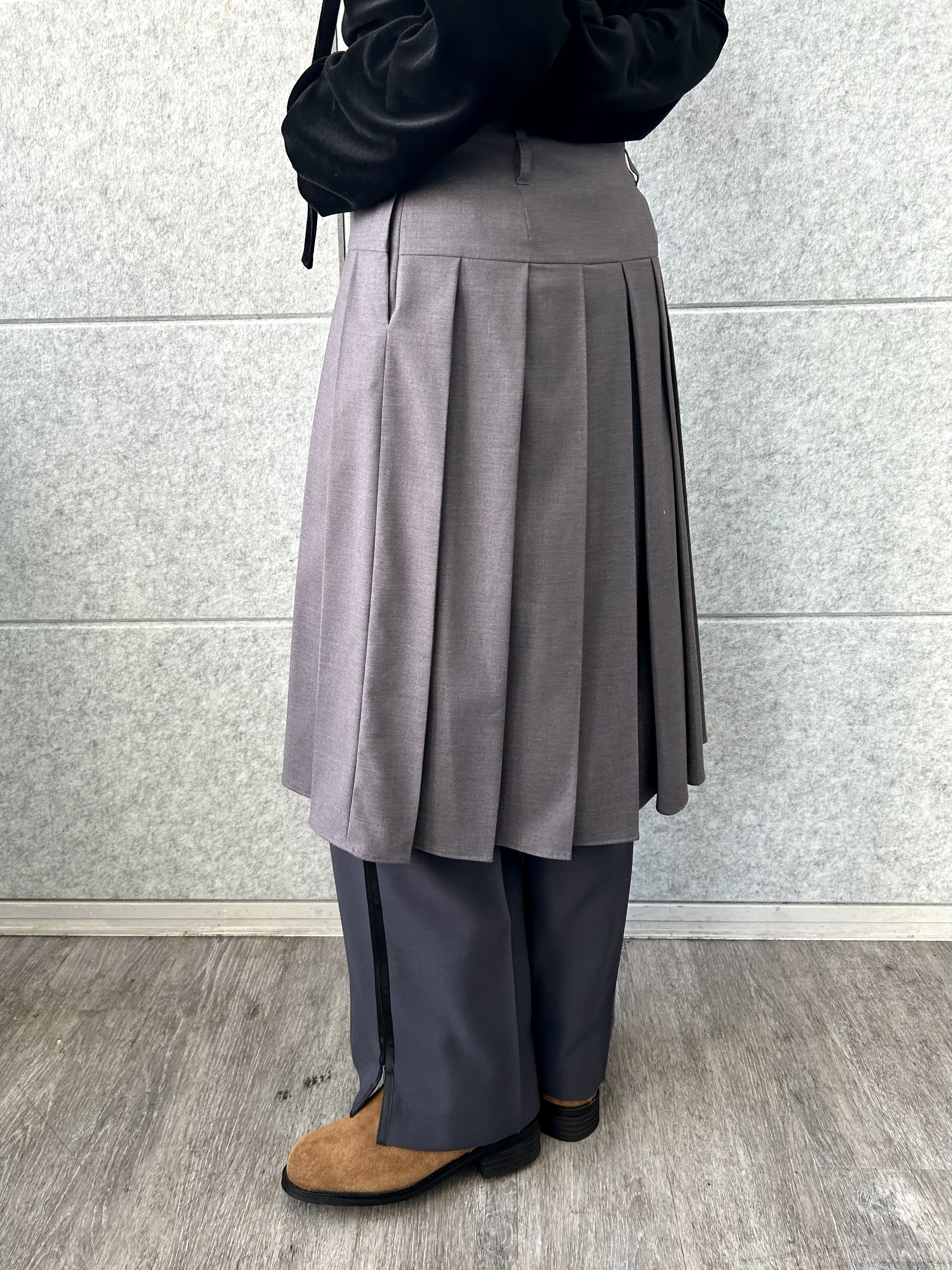honoka Aさんの「CODE A｜velour cropped hoodie」を使ったコーディネート