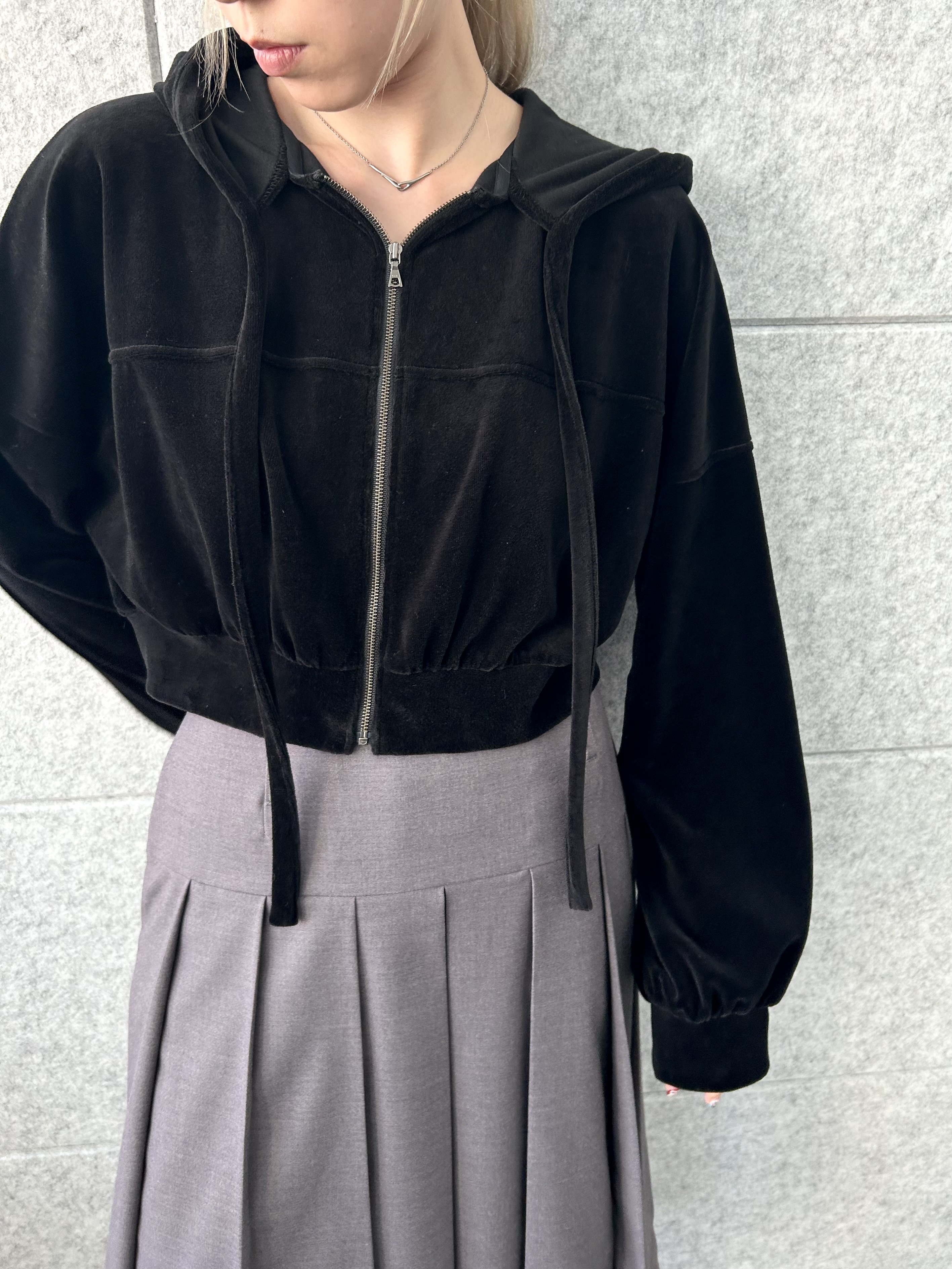 honoka Aさんの「CODE A｜velour cropped hoodie」を使ったコーディネート