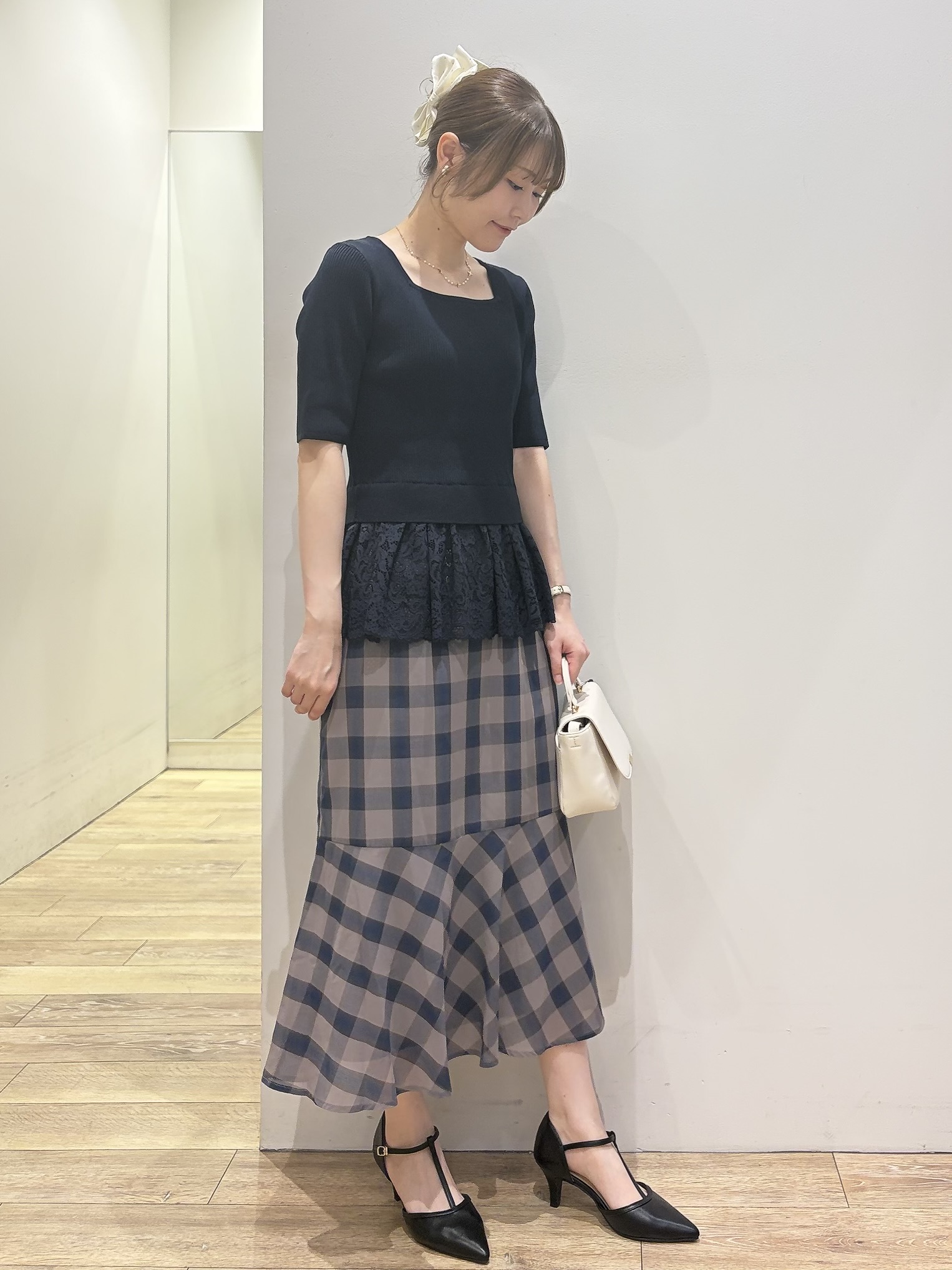 MOMOさんの「index｜【アンサンブル対応】裾レースニット《洗濯機OK》」を使ったコーディネート