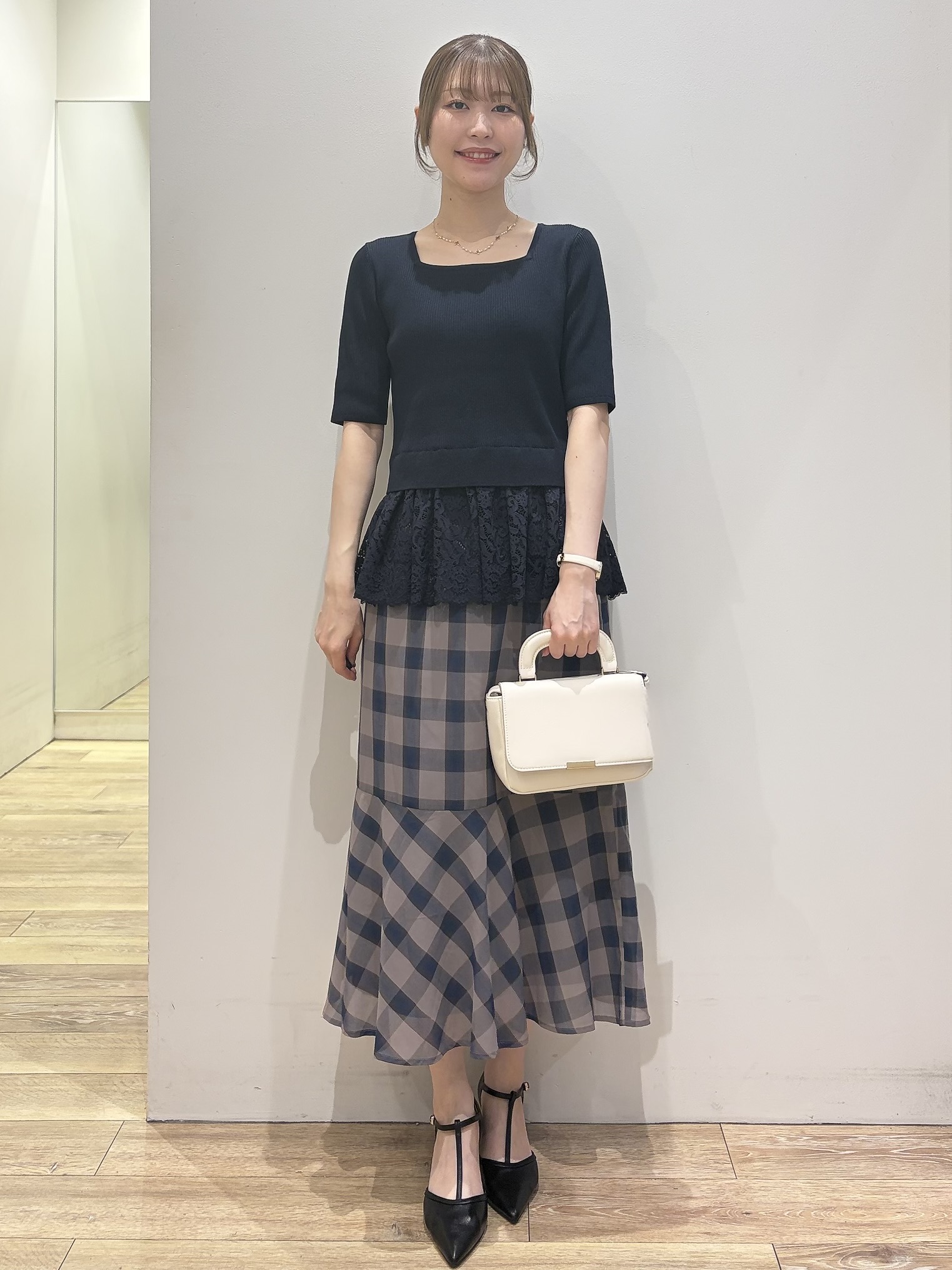 MOMOさんの「index｜【アンサンブル対応】裾レースニット《洗濯機OK》」を使ったコーディネート