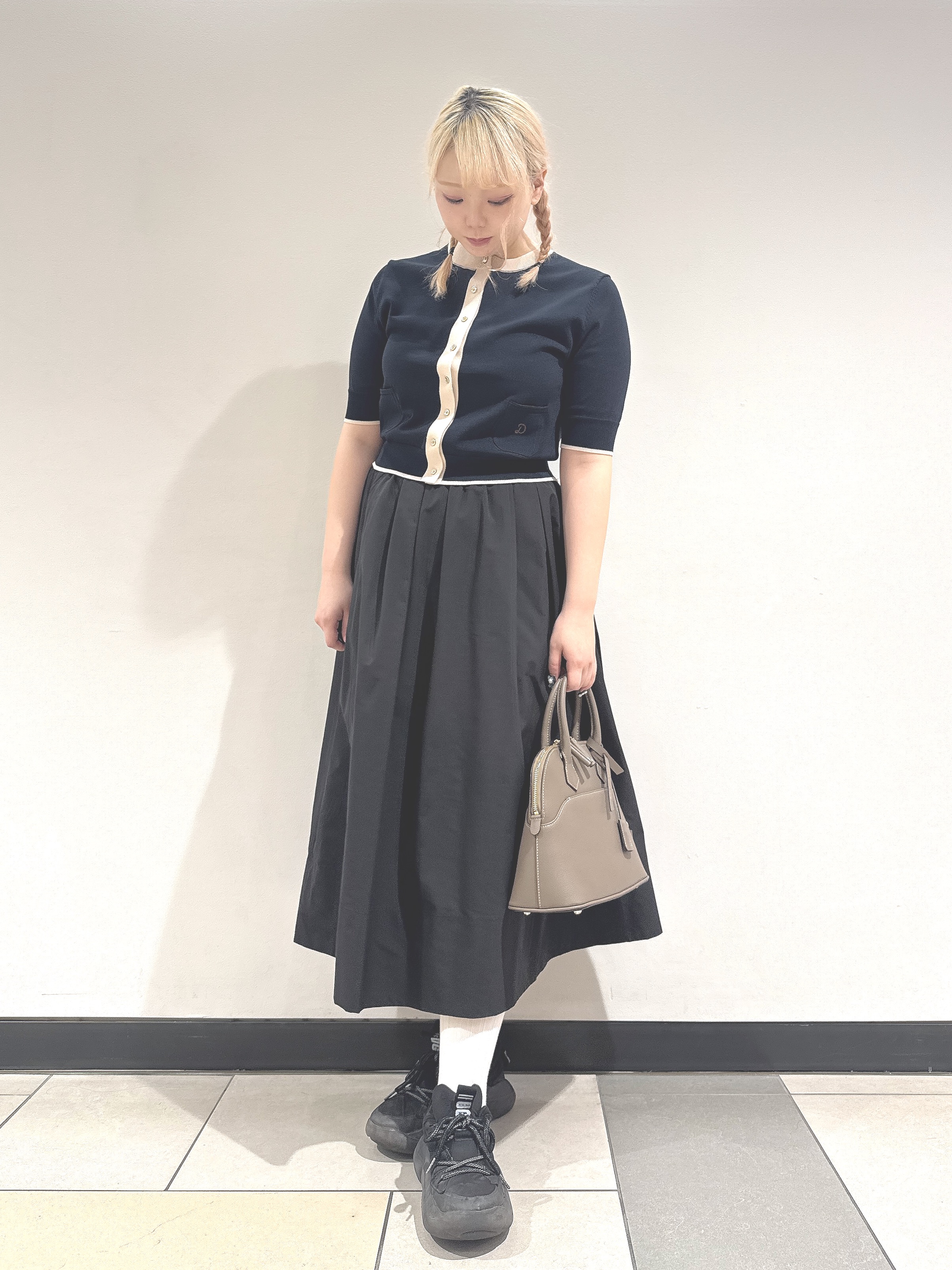 なかもとあきさんの「DRESSTERIOR｜【総ゴム仕様】タックボリュームスカート」を使ったコーディネート