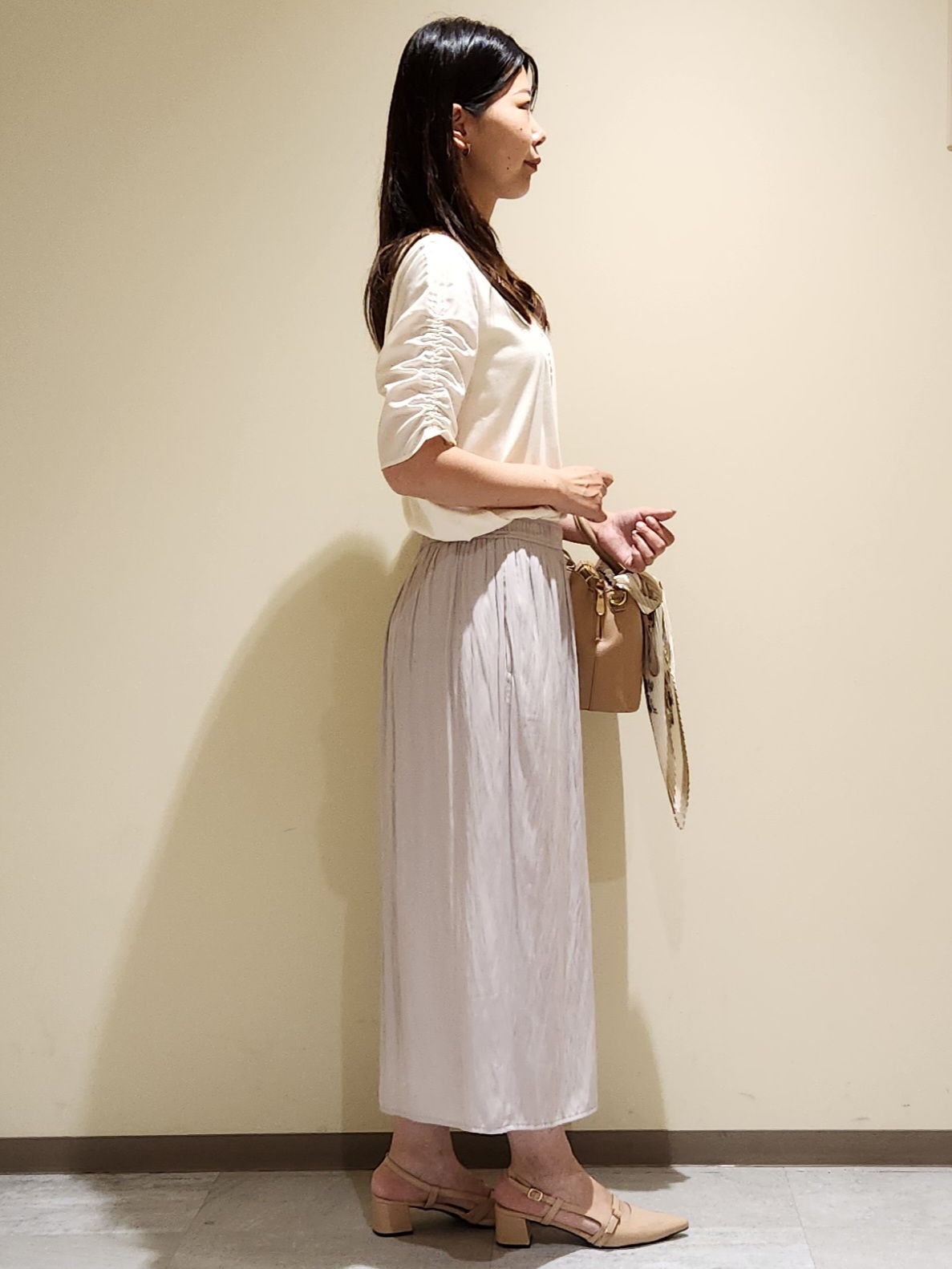 yukaさんの「COUP DE CHANCE｜【手洗い可／日本製】袖ギャザーカットソー」を使ったコーディネート