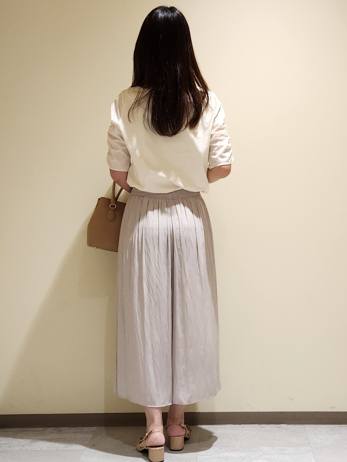yukaさんの「COUP DE CHANCE｜【手洗い可／日本製】袖ギャザーカットソー」を使ったコーディネート