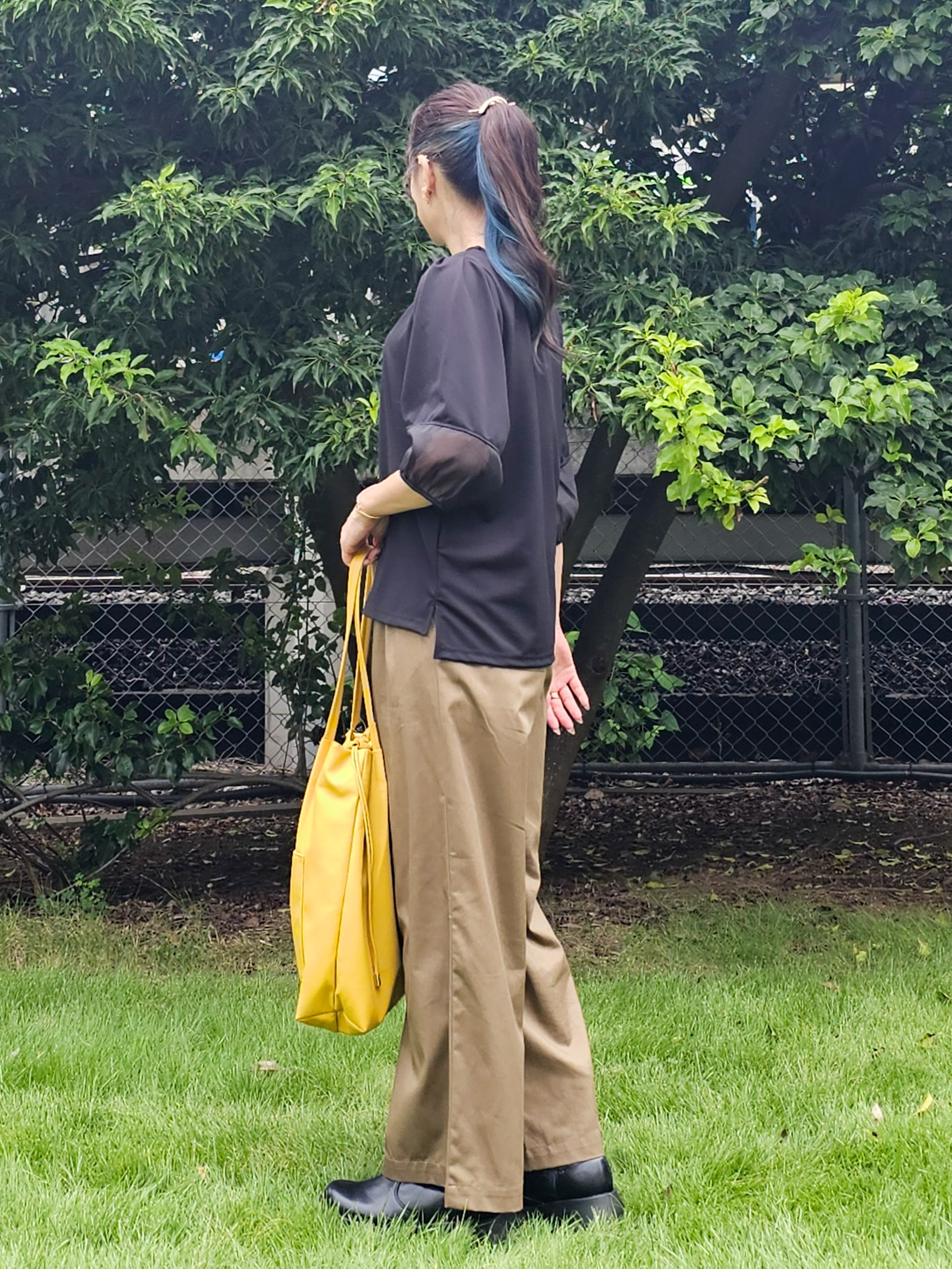 ゆゆさんの「SHOO･LA･RUE｜【洗濯機可/S-LL】ほんのり透ける 大人のお袖シアー切り替え　ラウンドネックプルオーバー」を使ったコーディネート
