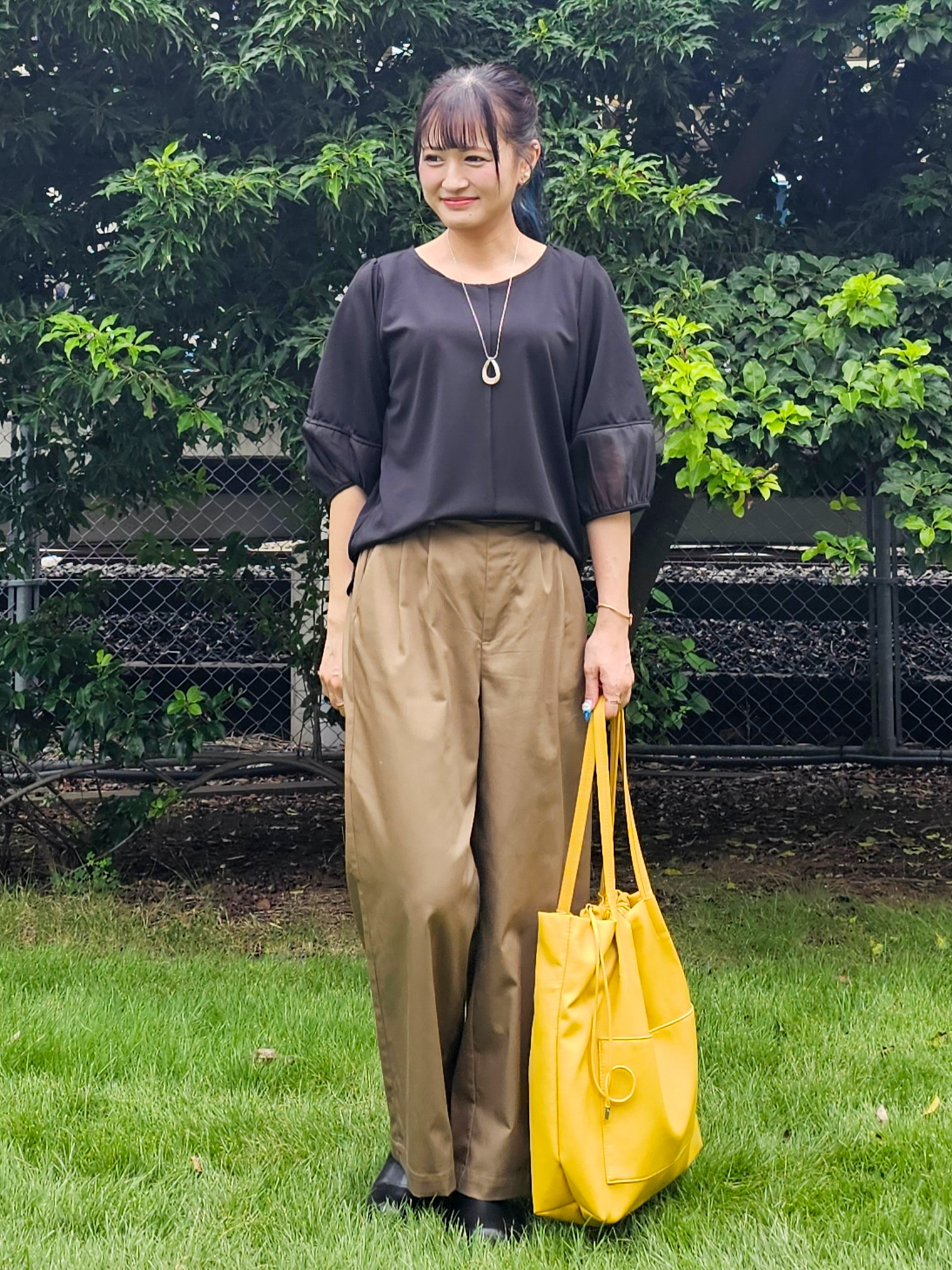 ゆゆさんの「SHOO･LA･RUE｜【洗濯機可/S-LL】ほんのり透ける 大人のお袖シアー切り替え　ラウンドネックプルオーバー」を使ったコーディネート
