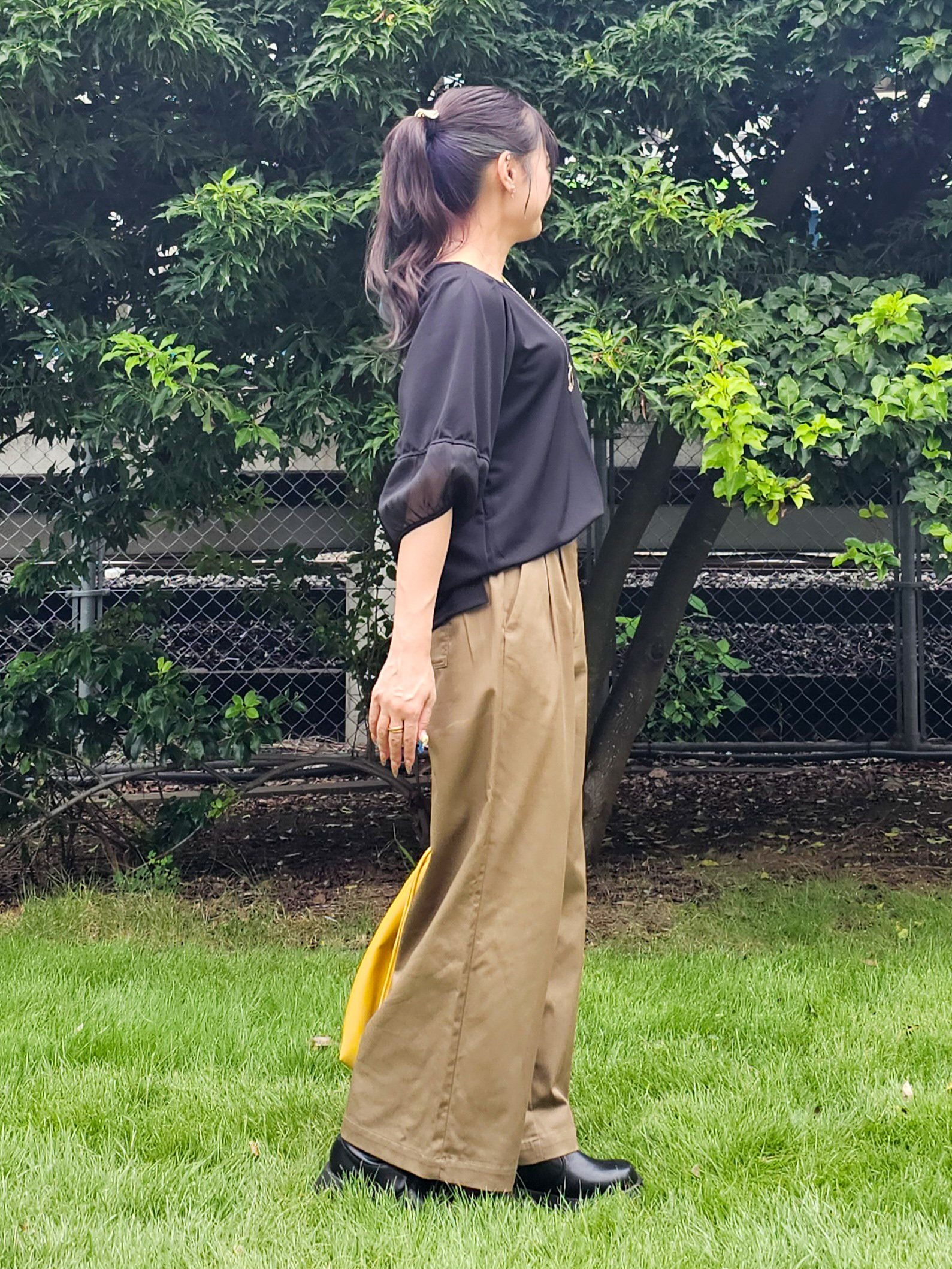 ゆゆさんの「SHOO･LA･RUE｜【洗濯機可/S-LL】ほんのり透ける 大人のお袖シアー切り替え　ラウンドネックプルオーバー」を使ったコーディネート