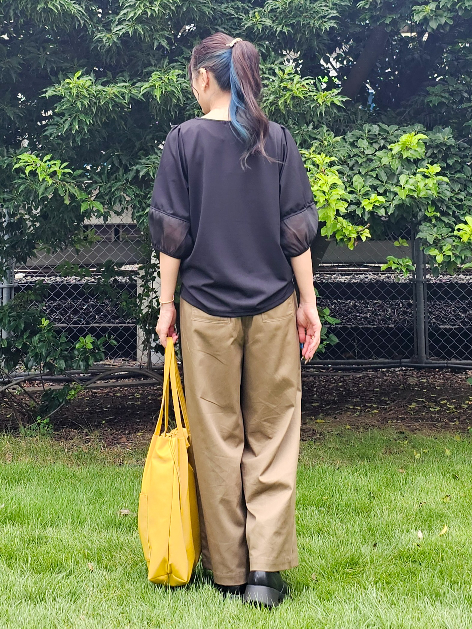 ゆゆさんの「SHOO･LA･RUE｜【洗濯機可/S-LL】ほんのり透ける 大人のお袖シアー切り替え　ラウンドネックプルオーバー」を使ったコーディネート