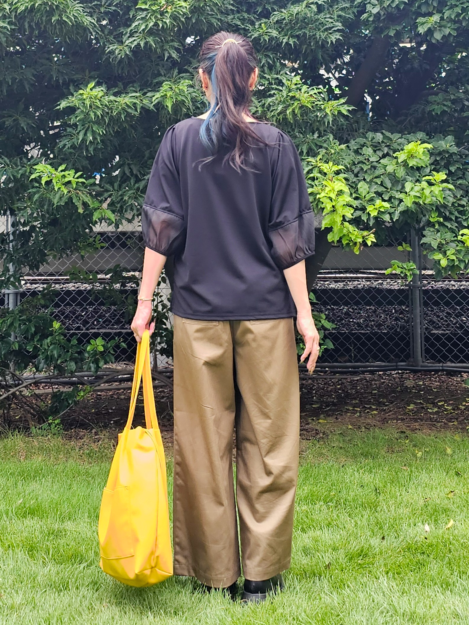 ゆゆさんの「SHOO･LA･RUE｜【洗濯機可/S-LL】ほんのり透ける 大人のお袖シアー切り替え　ラウンドネックプルオーバー」を使ったコーディネート