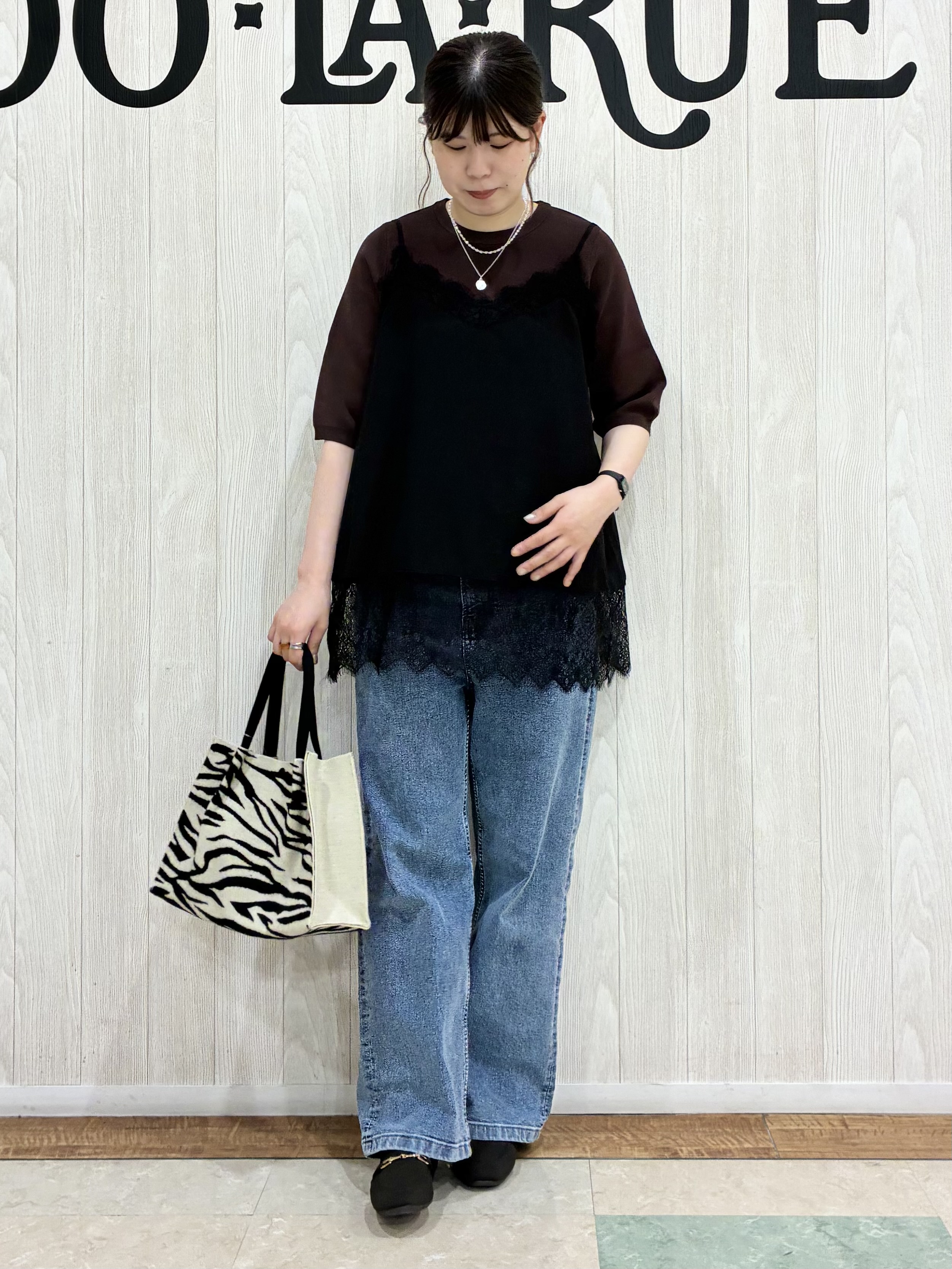 shiiさんの「SHOO･LA･RUE｜【ガンガン洗える/ひんやり/UV/毛玉になりにくい】二の腕見せない 5分袖ニット」を使ったコーディネート