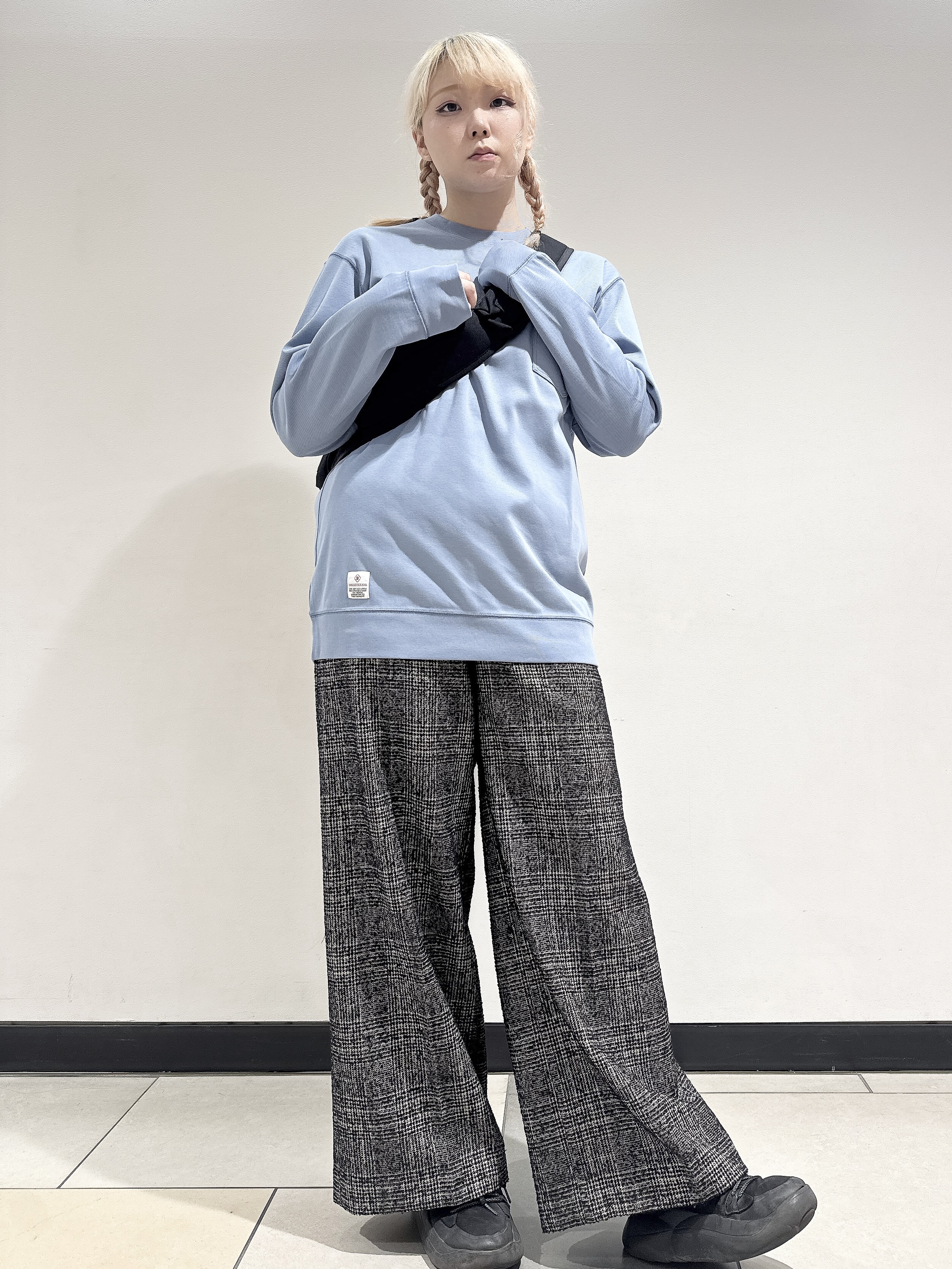なかもとあきさんの「DRESSTERIOR｜【抗菌防臭／UVカット／しわ防止】クールデオドラント フライスロングTシャツ」を使ったコーディネート