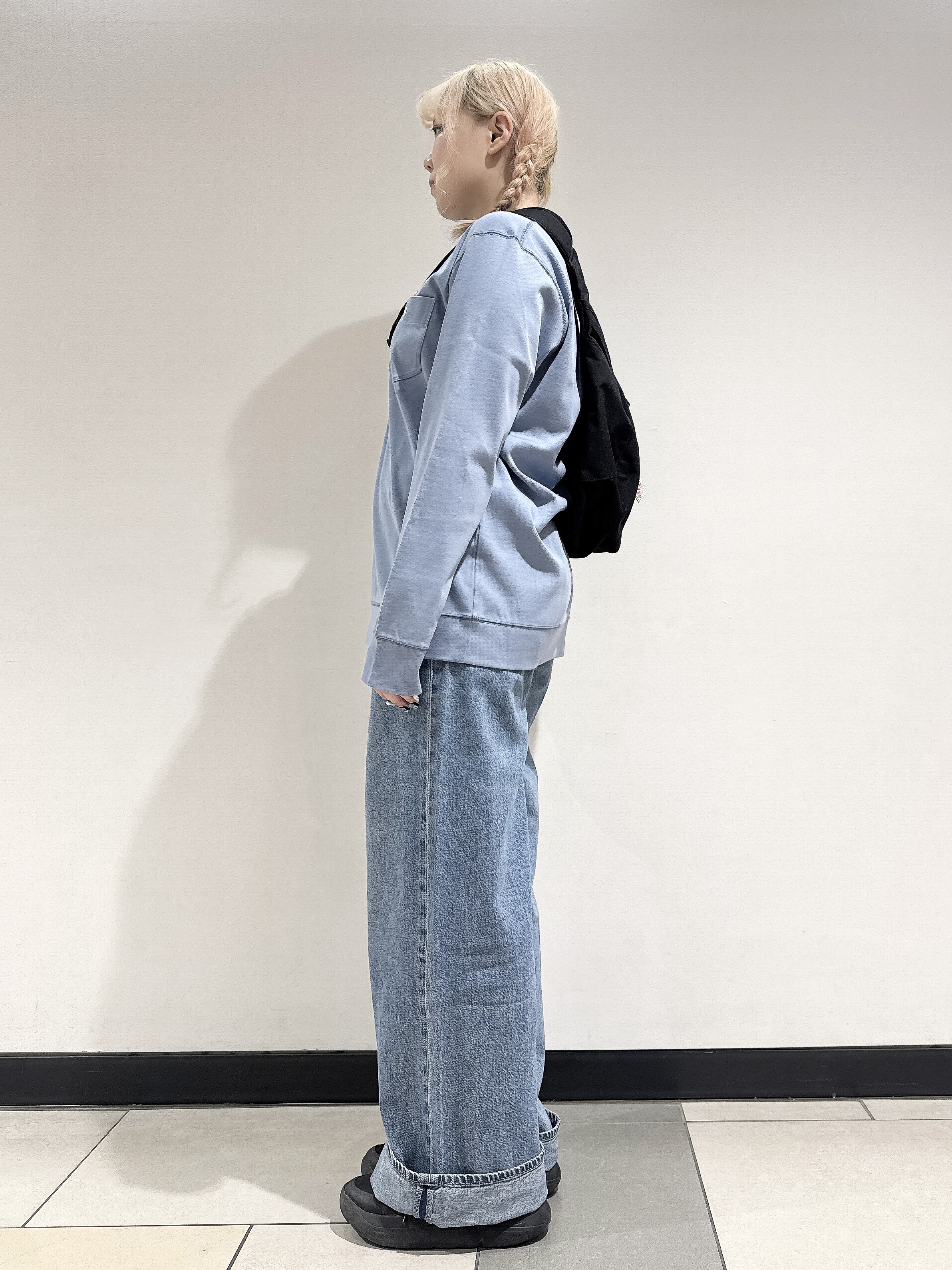 なかもとあきさんの「DRESSTERIOR｜【抗菌防臭／UVカット／しわ防止】クールデオドラント フライスロングTシャツ」を使ったコーディネート