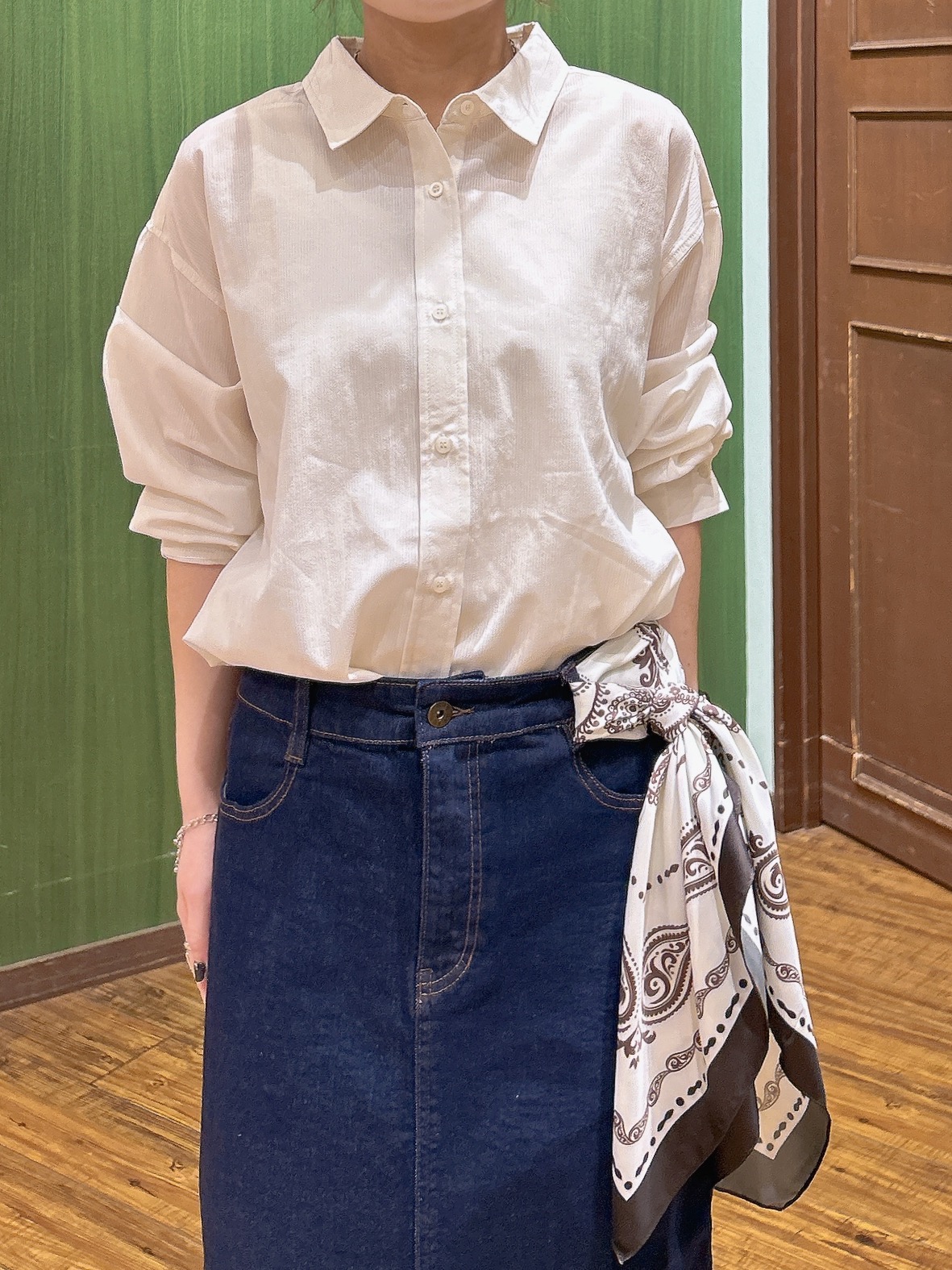 かおりさんの「SHOO･LA･RUE｜【通気性〇/S-LL/洗濯機可】大人のきちんとベーシックシャツ」を使ったコーディネート