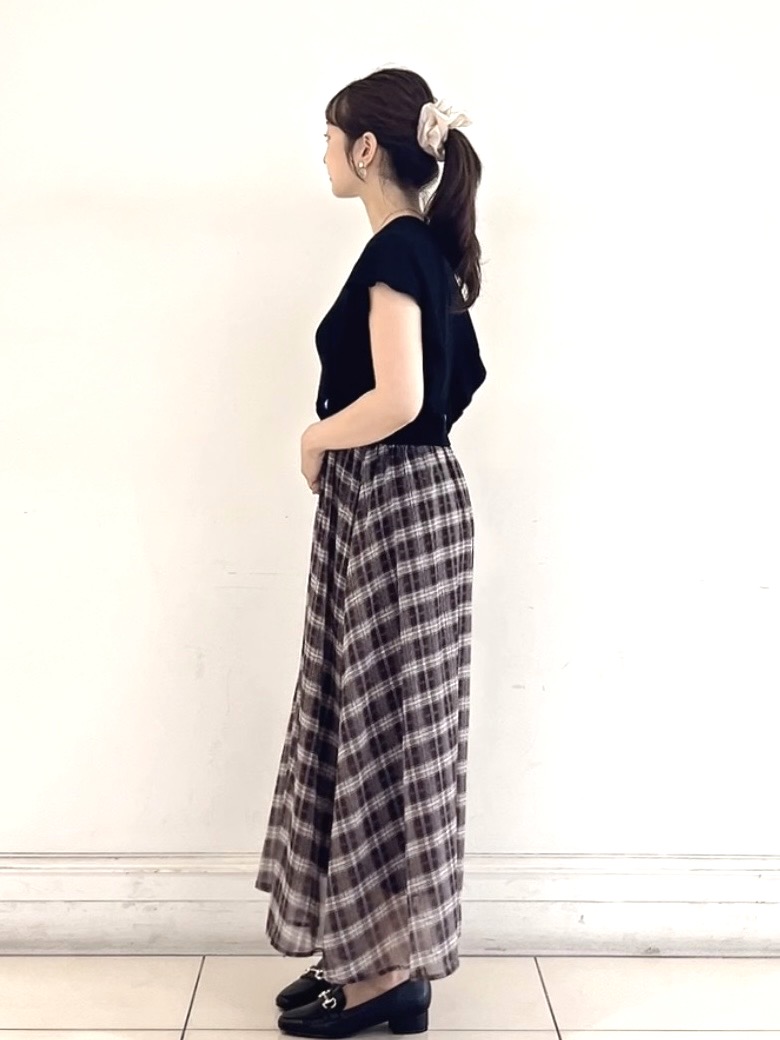 saito.さんの「grove｜【低身長さんも選べる着丈・洗濯機◎】1枚で華やか 肩フリルニットドッキングワンピース」を使ったコーディネート