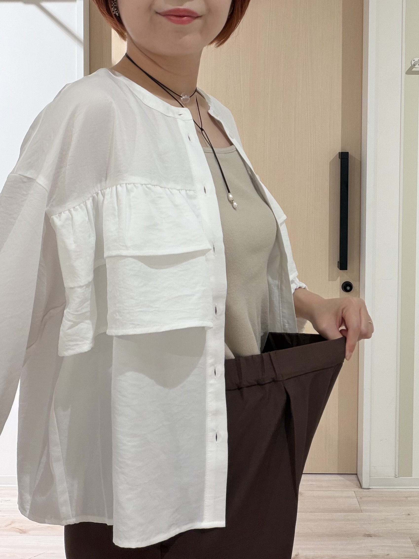 ひらしーさんの「SHOO･LA･RUE｜【S-LL/洗濯機可】1枚で華やか フロントティアードブラウス」を使ったコーディネート