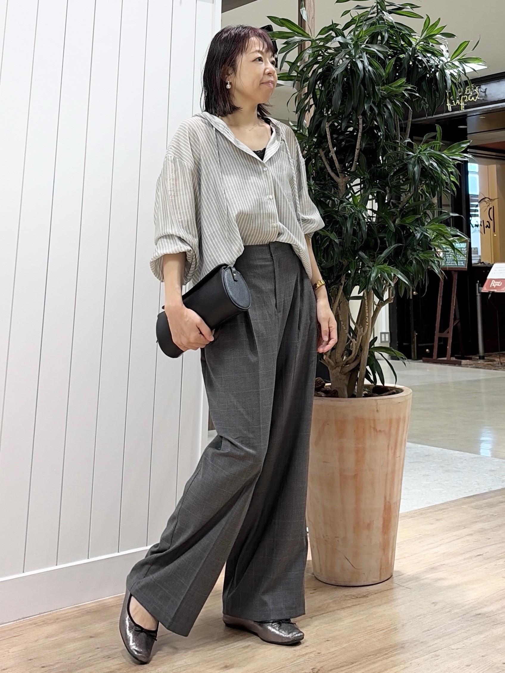 ISOさんの「Dessin｜ストライプシアーフードシャツ」を使ったコーディネート