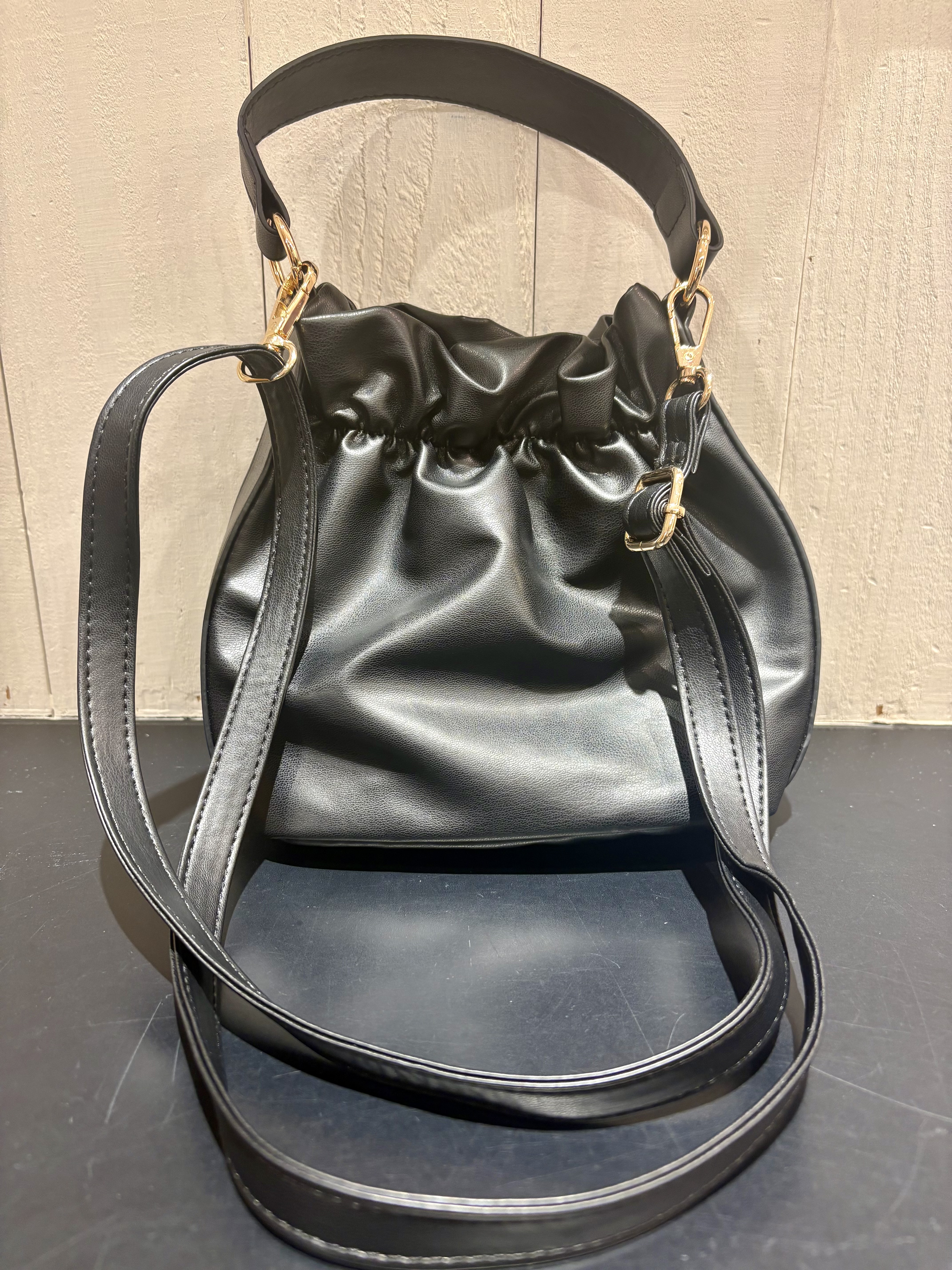 kumaさんの「SHOO･LA･RUE｜【洗濯後しわになりにくい/S-LL】キーネック金ボタンポケットシャツ」を使ったコーディネート