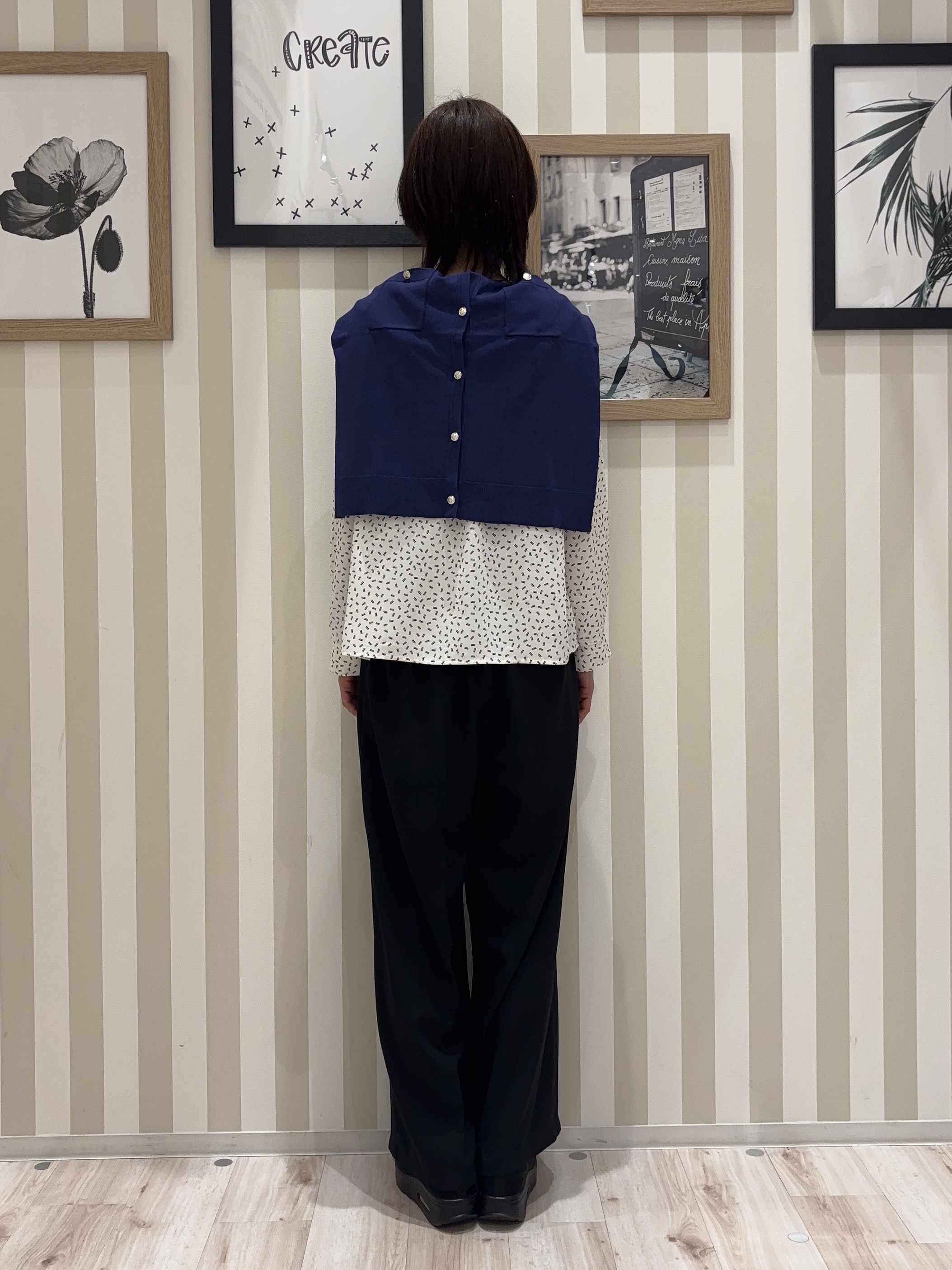 たまごがにさんの「SHOO･LA･RUE｜【洗濯機可/S-LL】金ボタンが上品に。さらさらタッチカーディガン」を使ったコーディネート