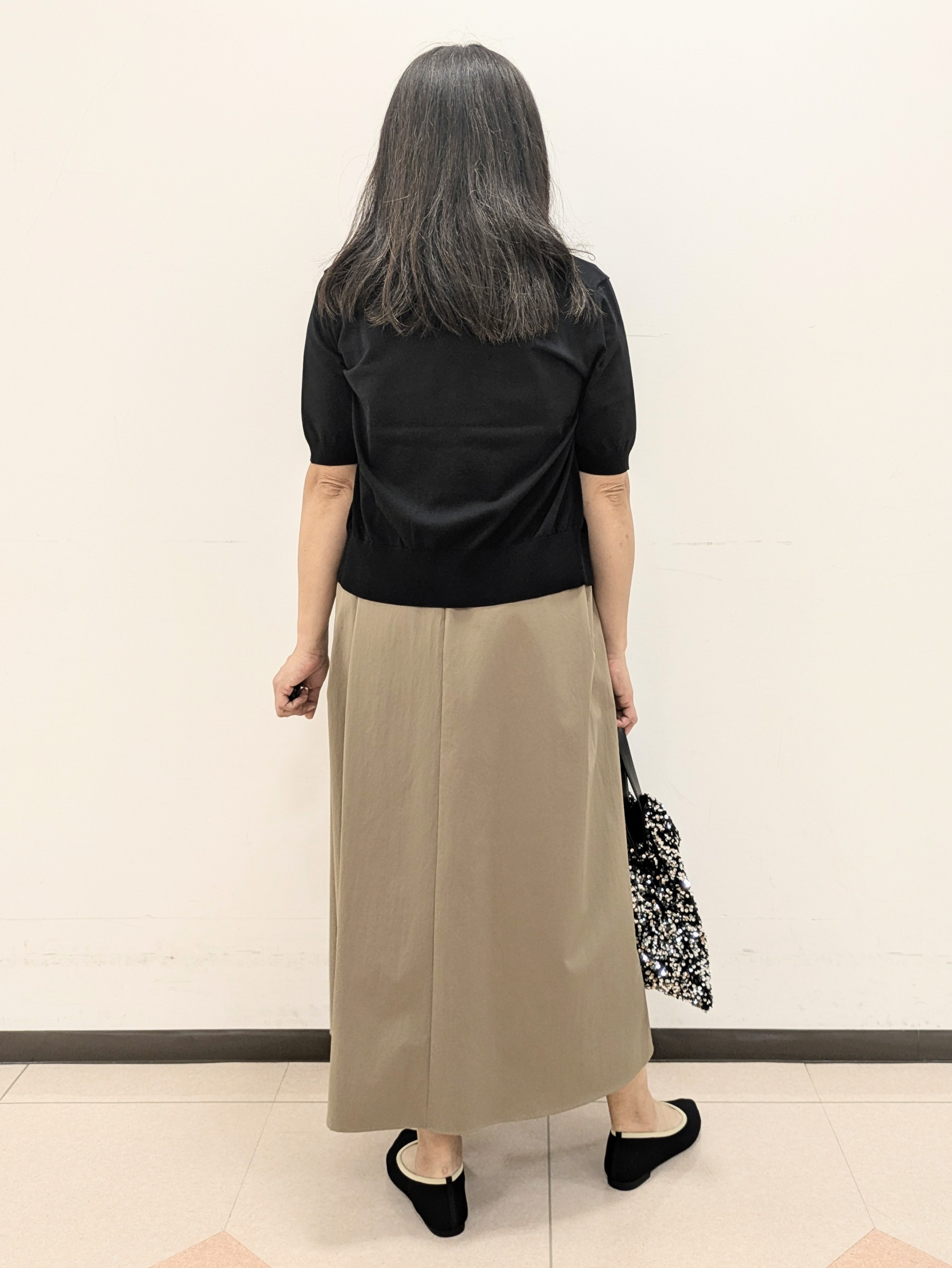 ともさんの「UNTITLED｜【すっきり秋羽織り/前開きボタン】ドライタッチ5分袖カーディガン」を使ったコーディネート