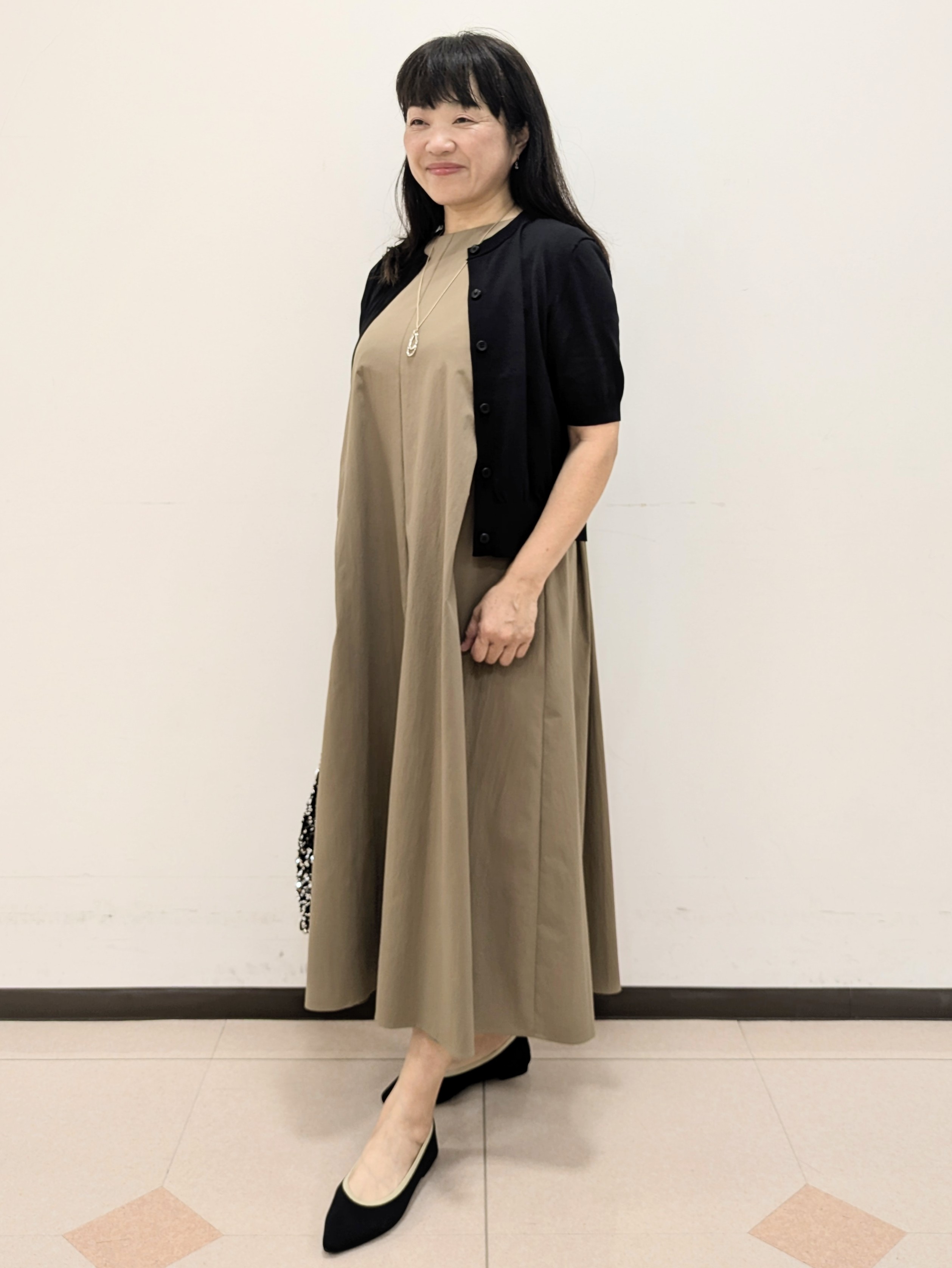 ともさんの「UNTITLED｜【すっきり秋羽織り/前開きボタン】ドライタッチ5分袖カーディガン」を使ったコーディネート
