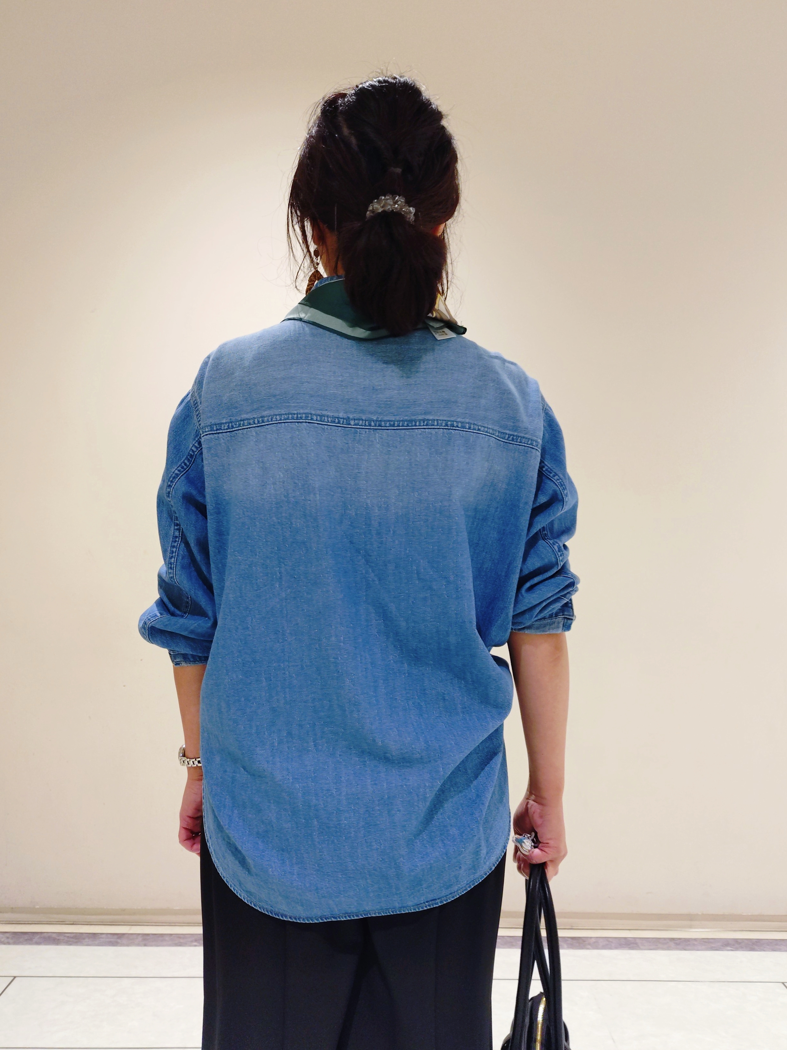 TOMOMIさんの「INDIVI｜【接触冷感/防シワ/着る日傘】イージーワイドパンツ」を使ったコーディネート