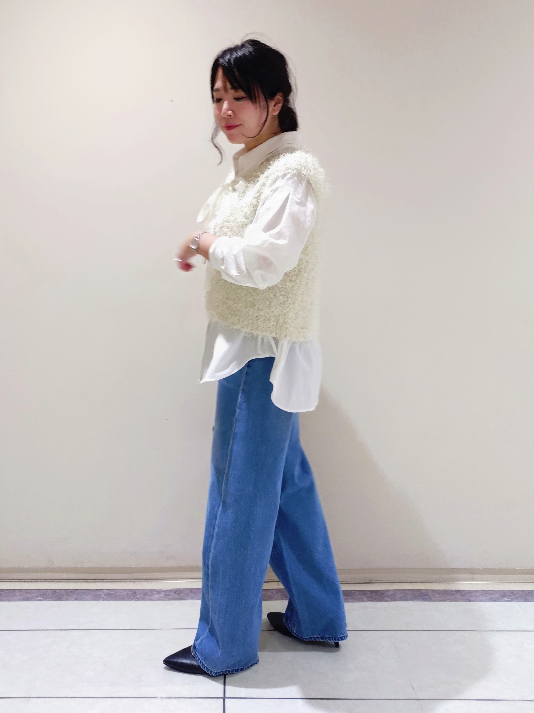 TOMOMIさんの「INDIVI｜【新作登場！】カーブシルエットデニム」を使ったコーディネート
