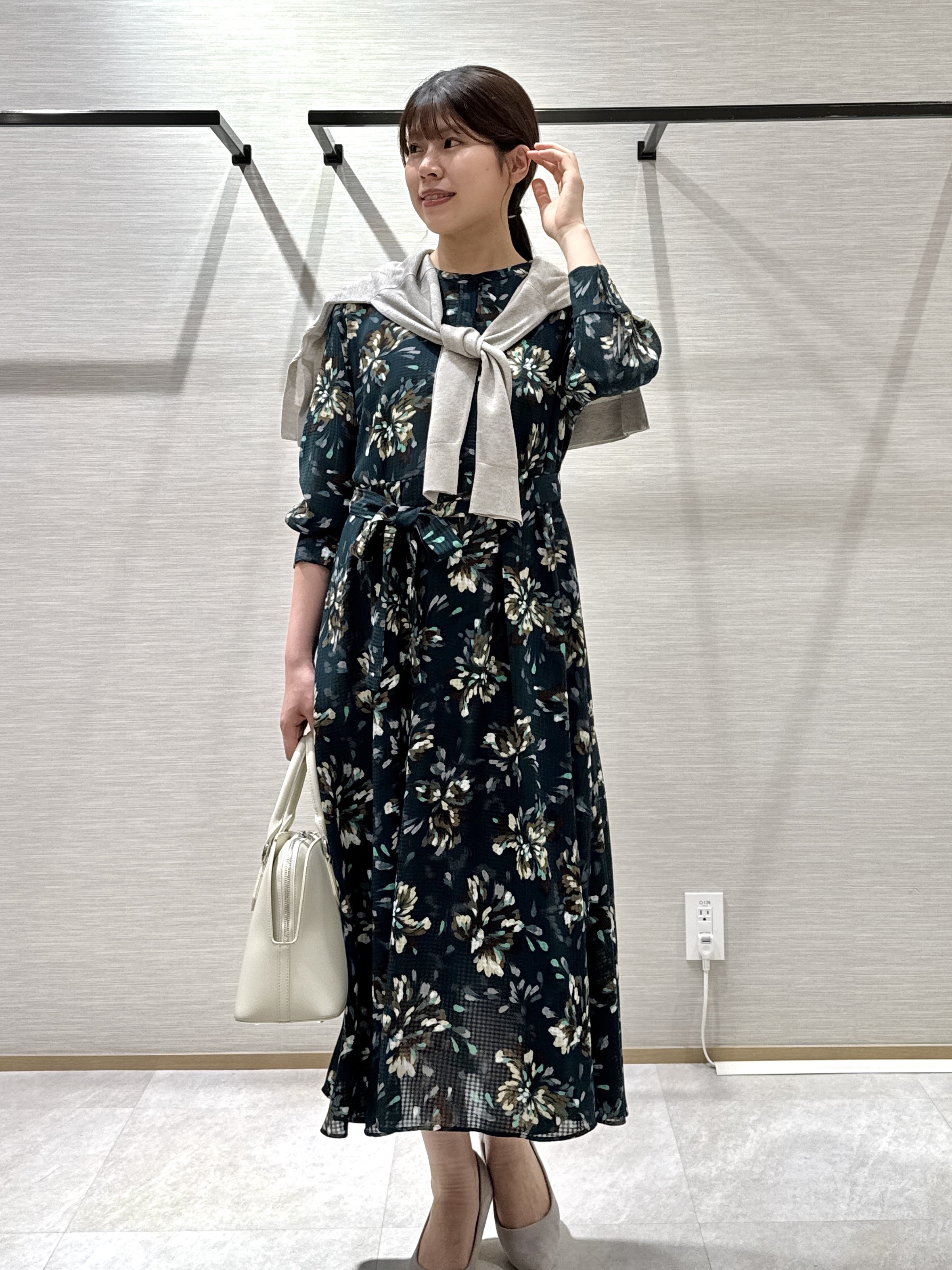 nanaさんの「UNTITLED｜【アンサンブル可/秋羽織り/シアー】前後2WAYカーディガン」を使ったコーディネート
