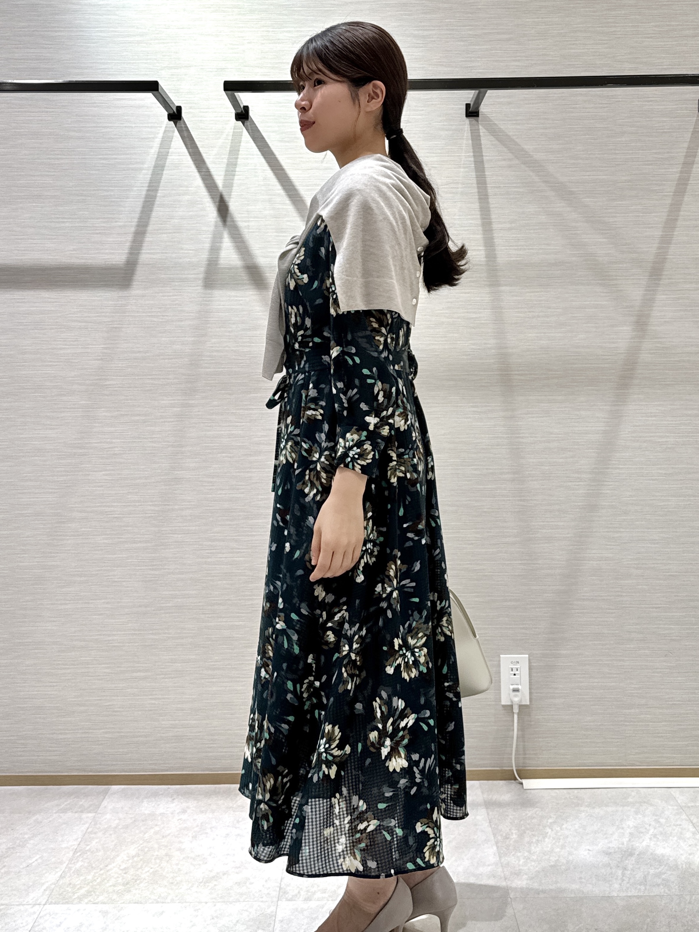 nanaさんの「UNTITLED｜【アンサンブル可/秋羽織り/シアー】前後2WAYカーディガン」を使ったコーディネート