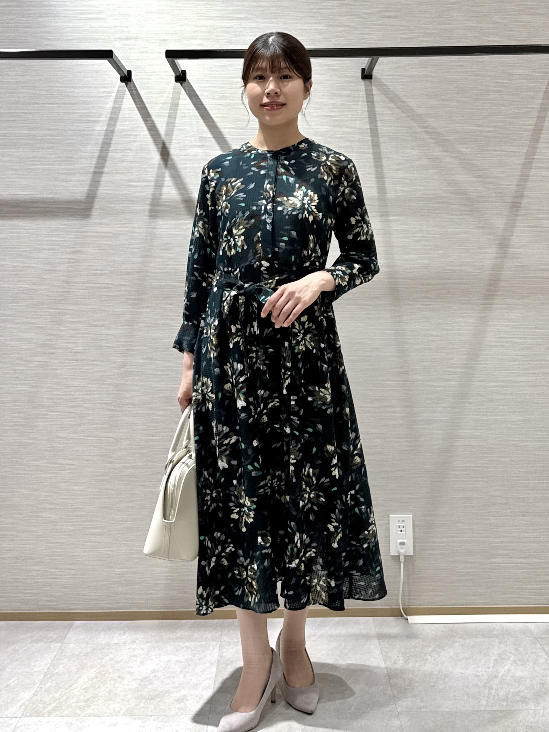 nanaさんの「UNTITLED｜【アンサンブル可/秋羽織り/シアー】前後2WAYカーディガン」を使ったコーディネート