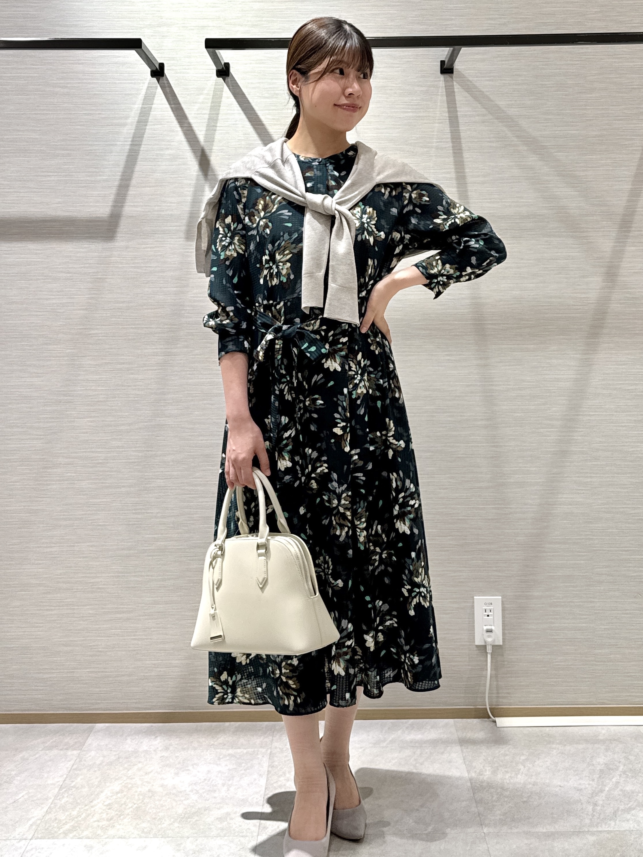 nanaさんの「UNTITLED｜【アンサンブル可/秋羽織り/シアー】前後2WAYカーディガン」を使ったコーディネート